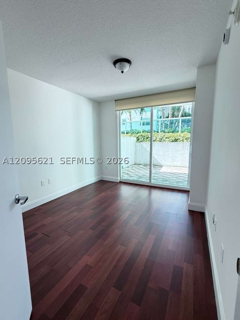 image Brickell on the River South3