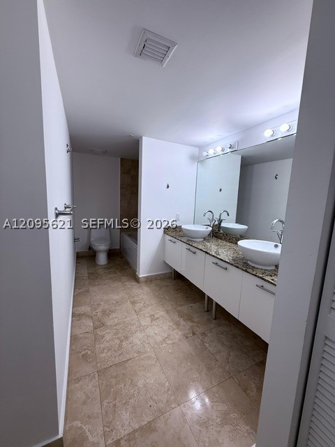 image Brickell on the River South5
