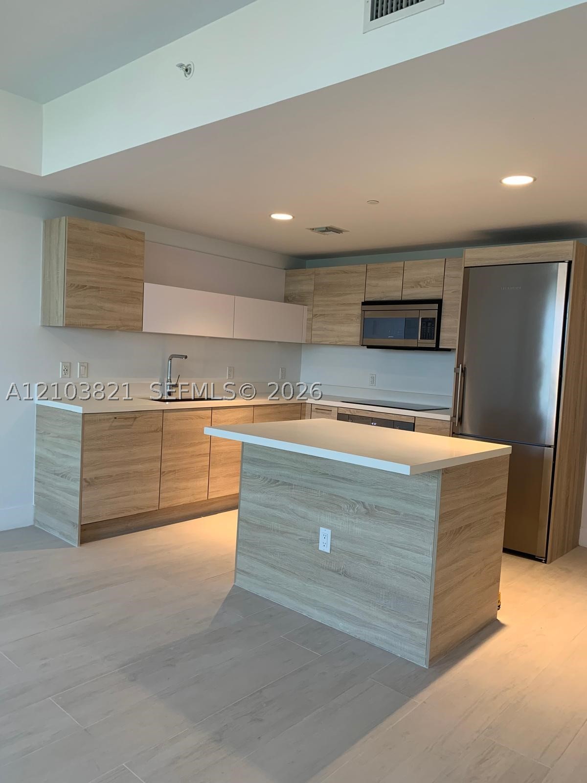 16385 Biscayne Blvd #2302
