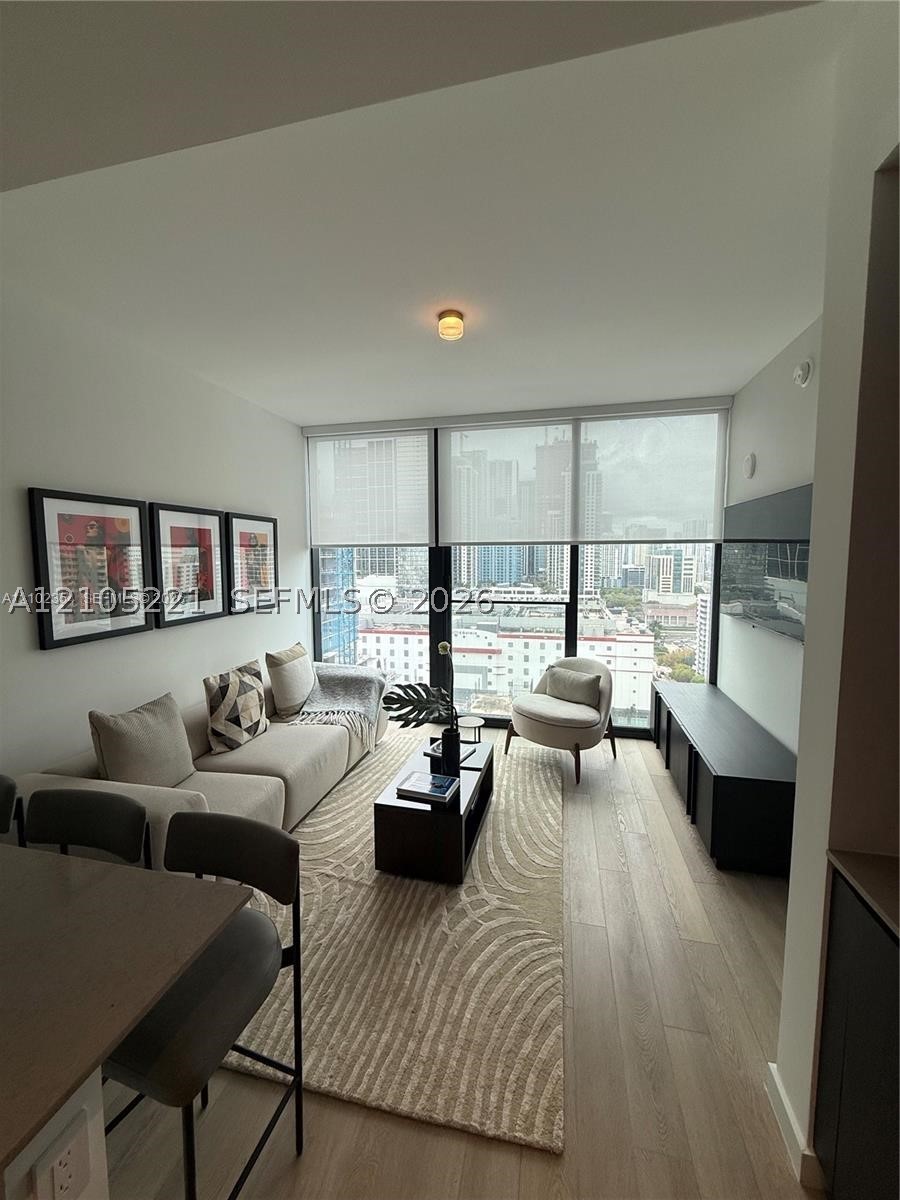 20 NE 11st #2909