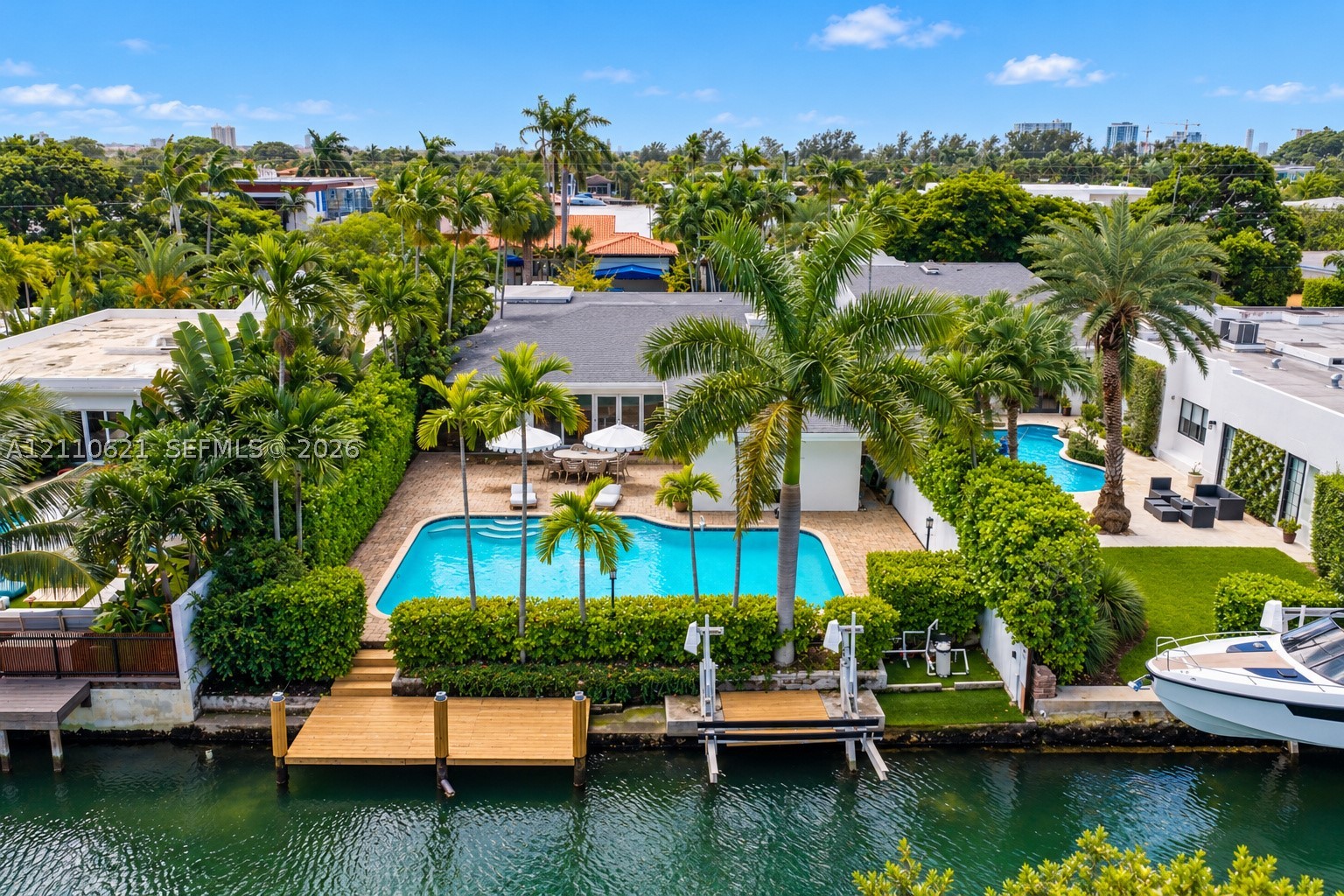1777 Daytonia Rd Miami Beach, FL 33141