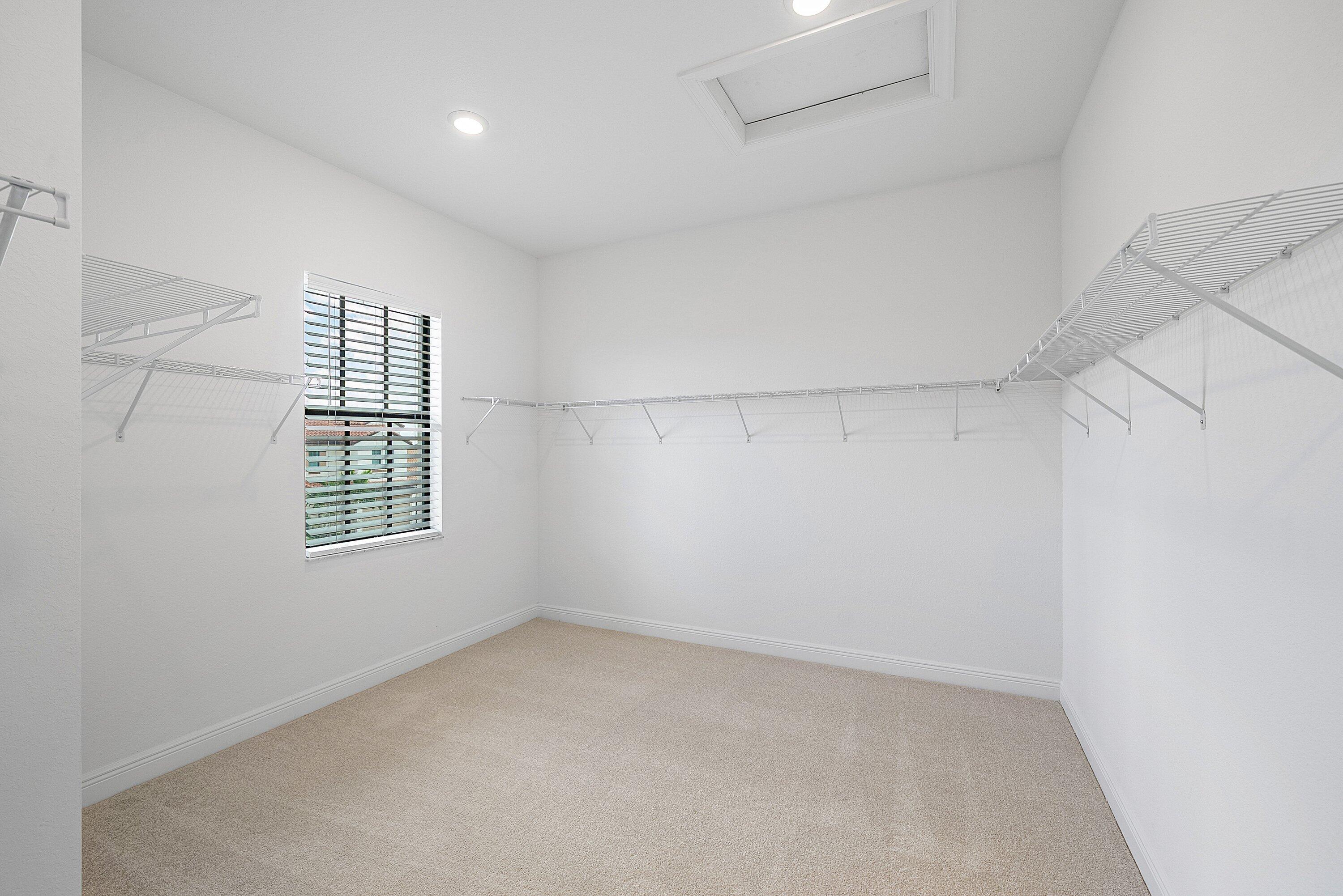 12035 N Baypoint Parkland, FL 33076