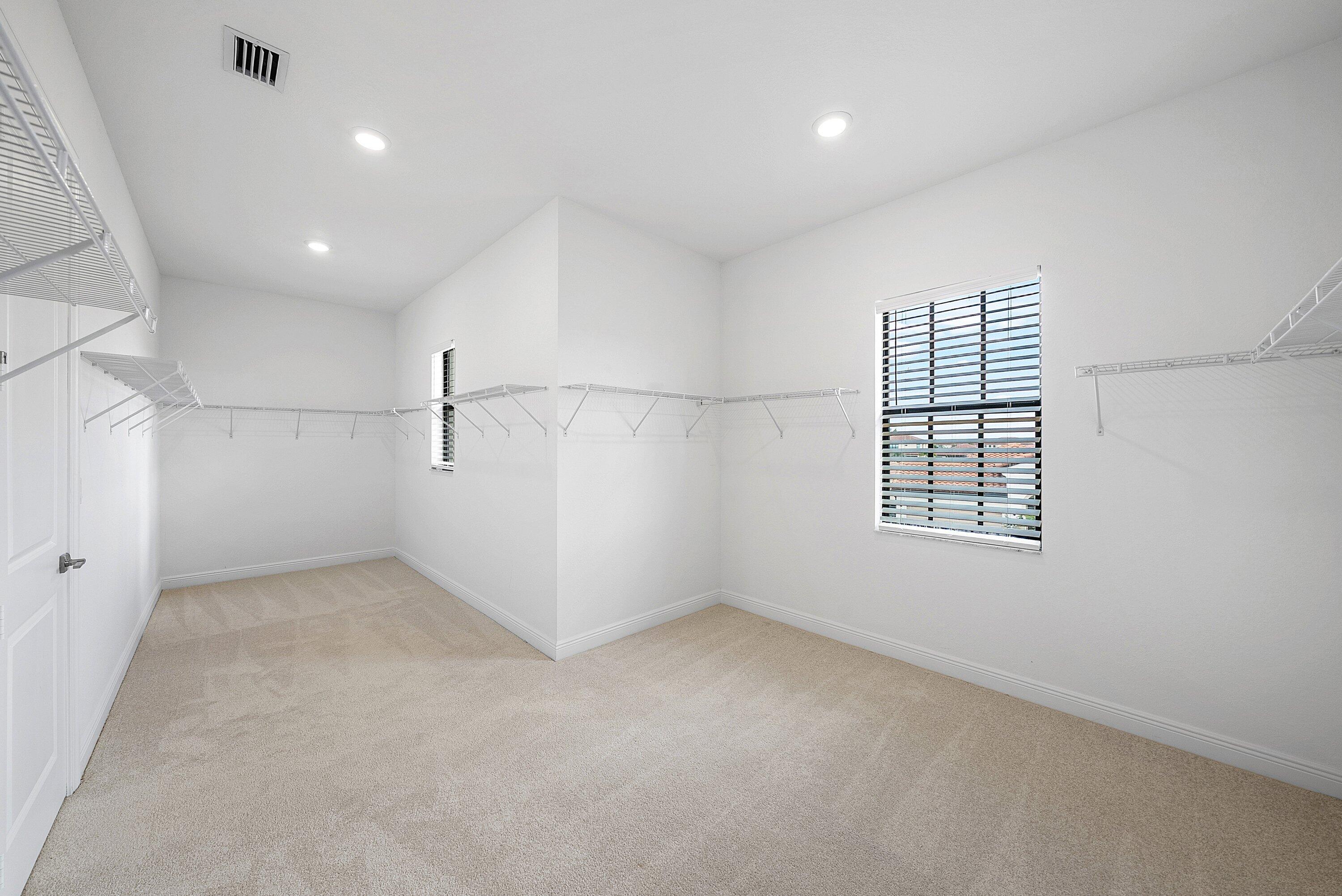 12035 N Baypoint Parkland, FL 33076