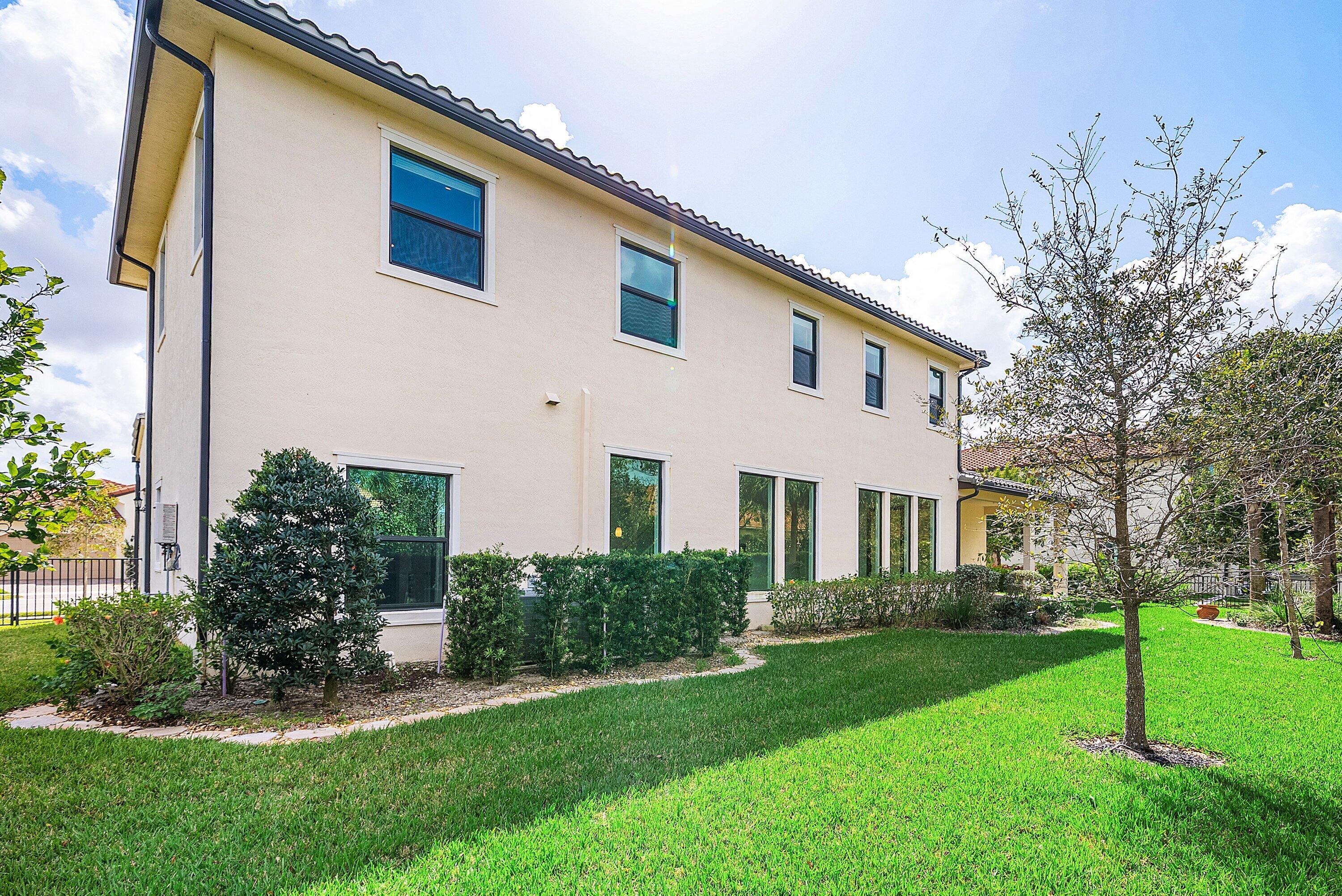 12035 N Baypoint Parkland, FL 33076