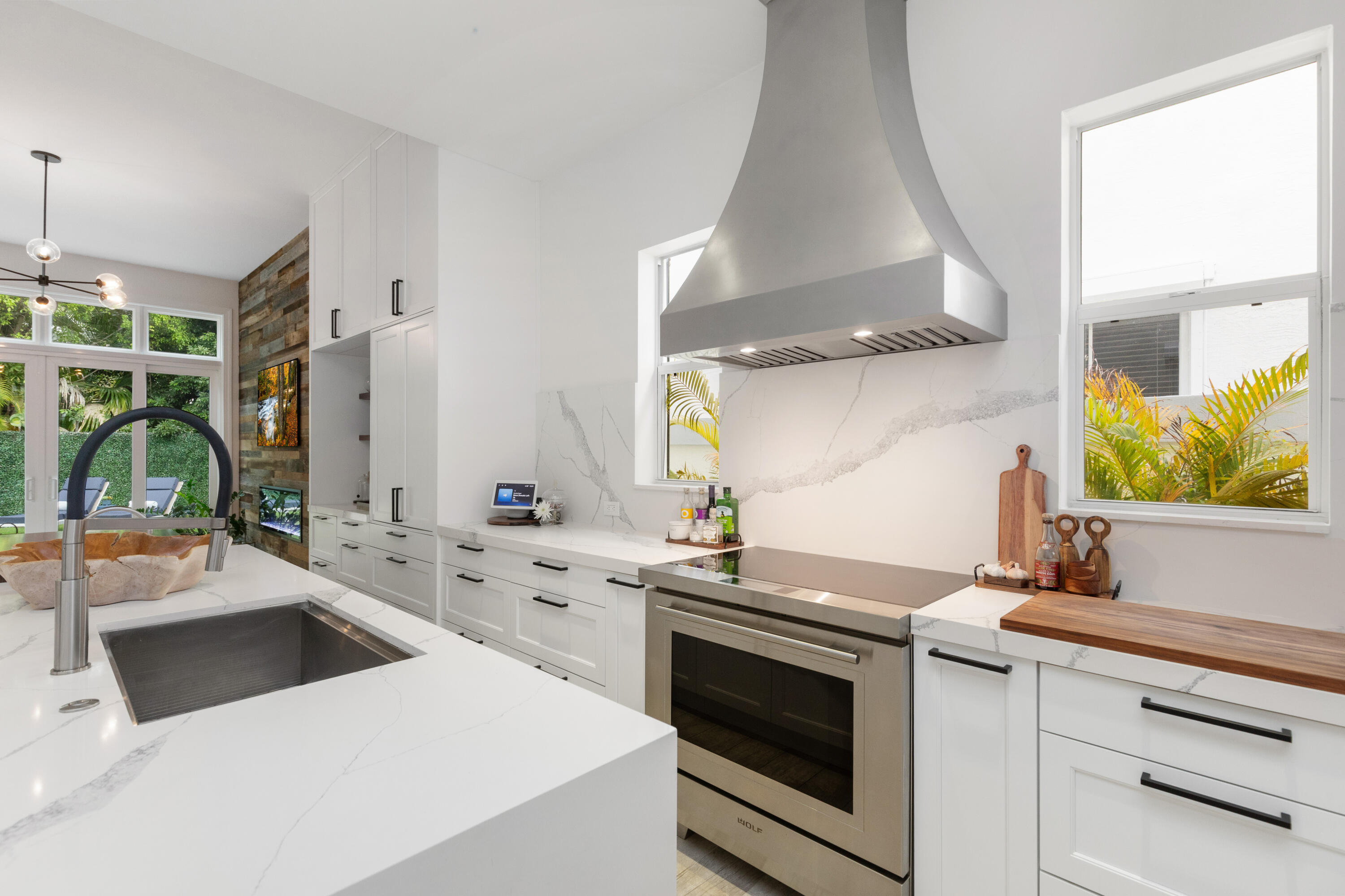 24 Grand Bay Estates Key Biscayne, FL 33149