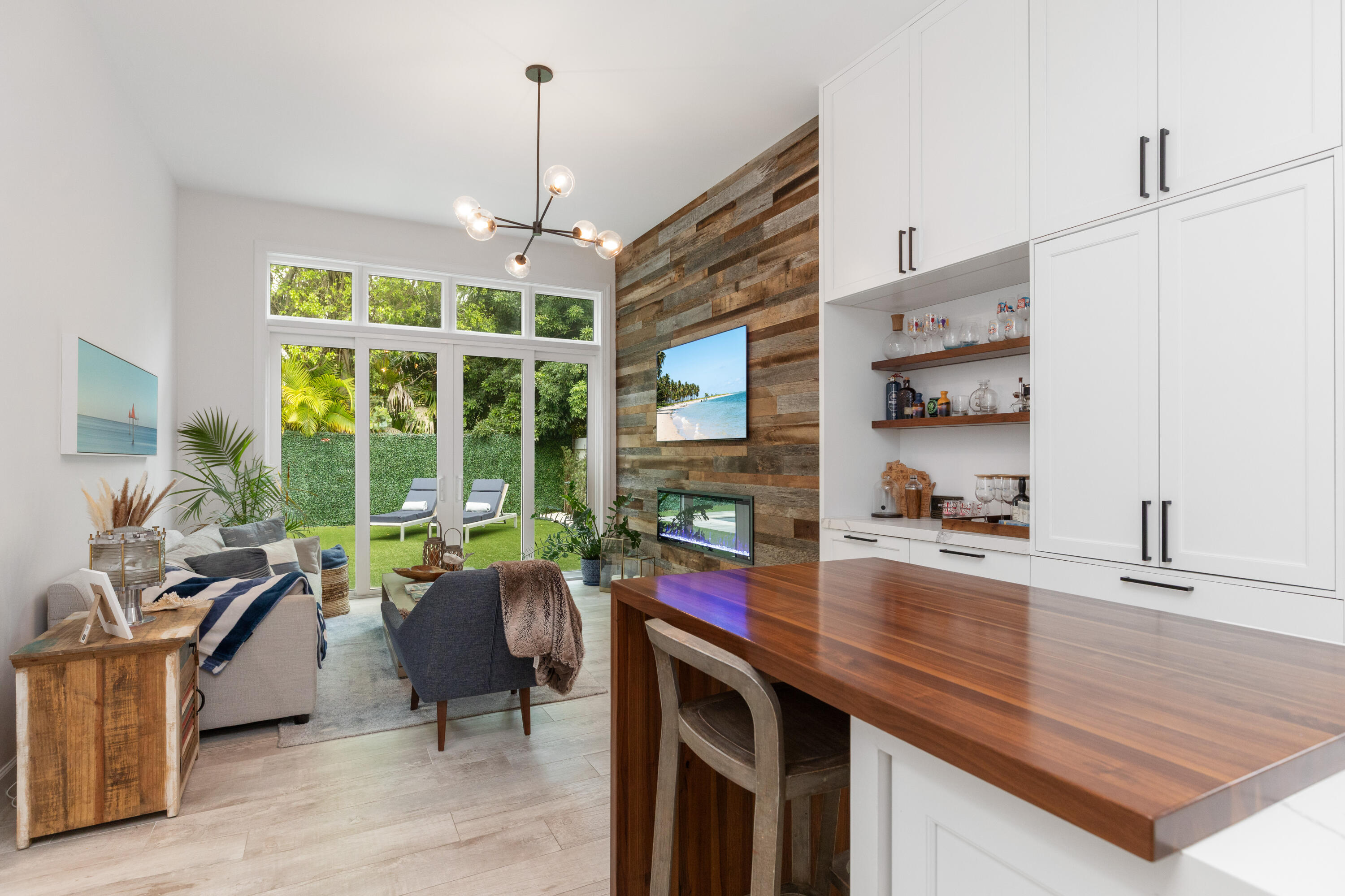 24 Grand Bay Estates Key Biscayne, FL 33149