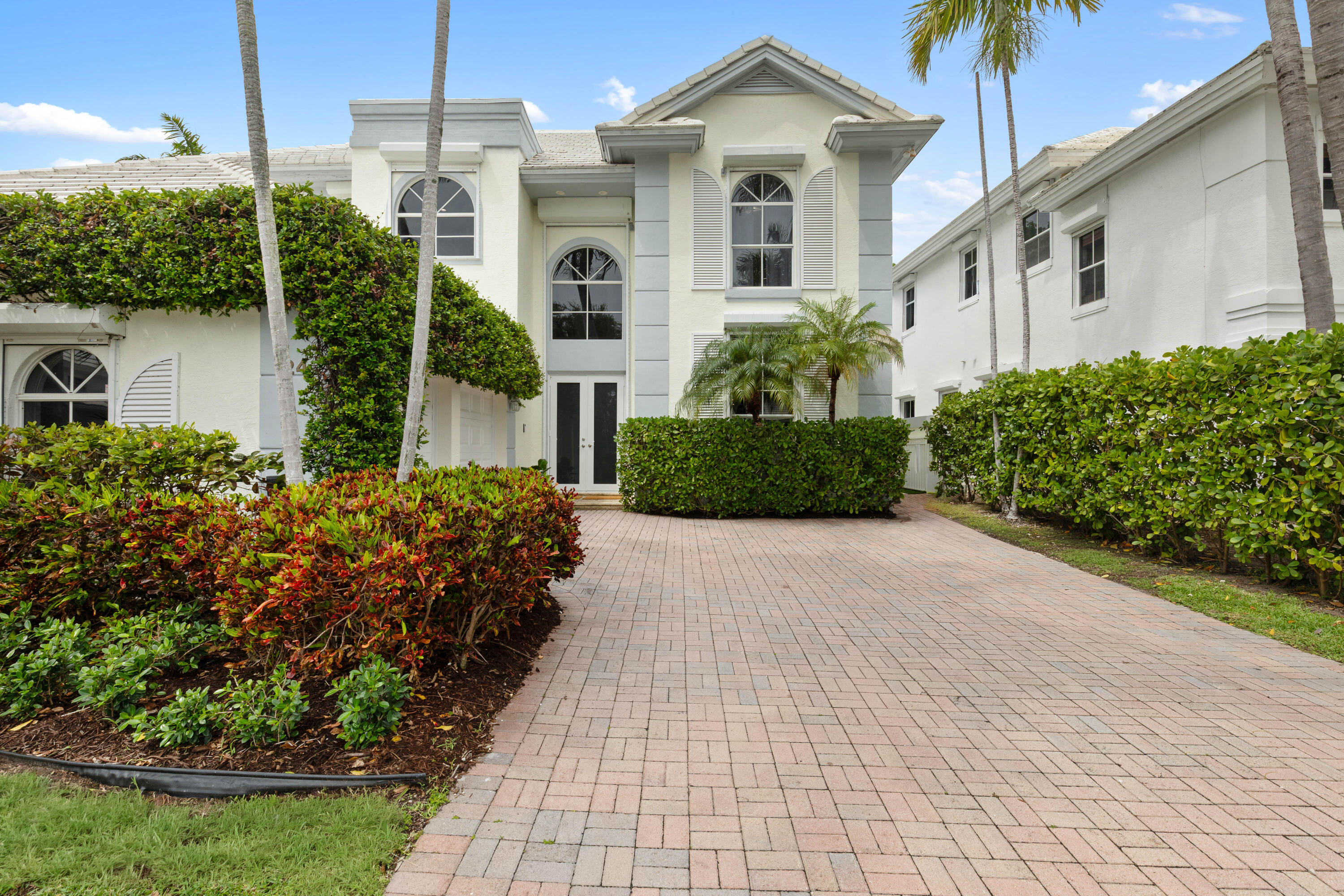 24 Grand Bay Estates Key Biscayne, FL 33149