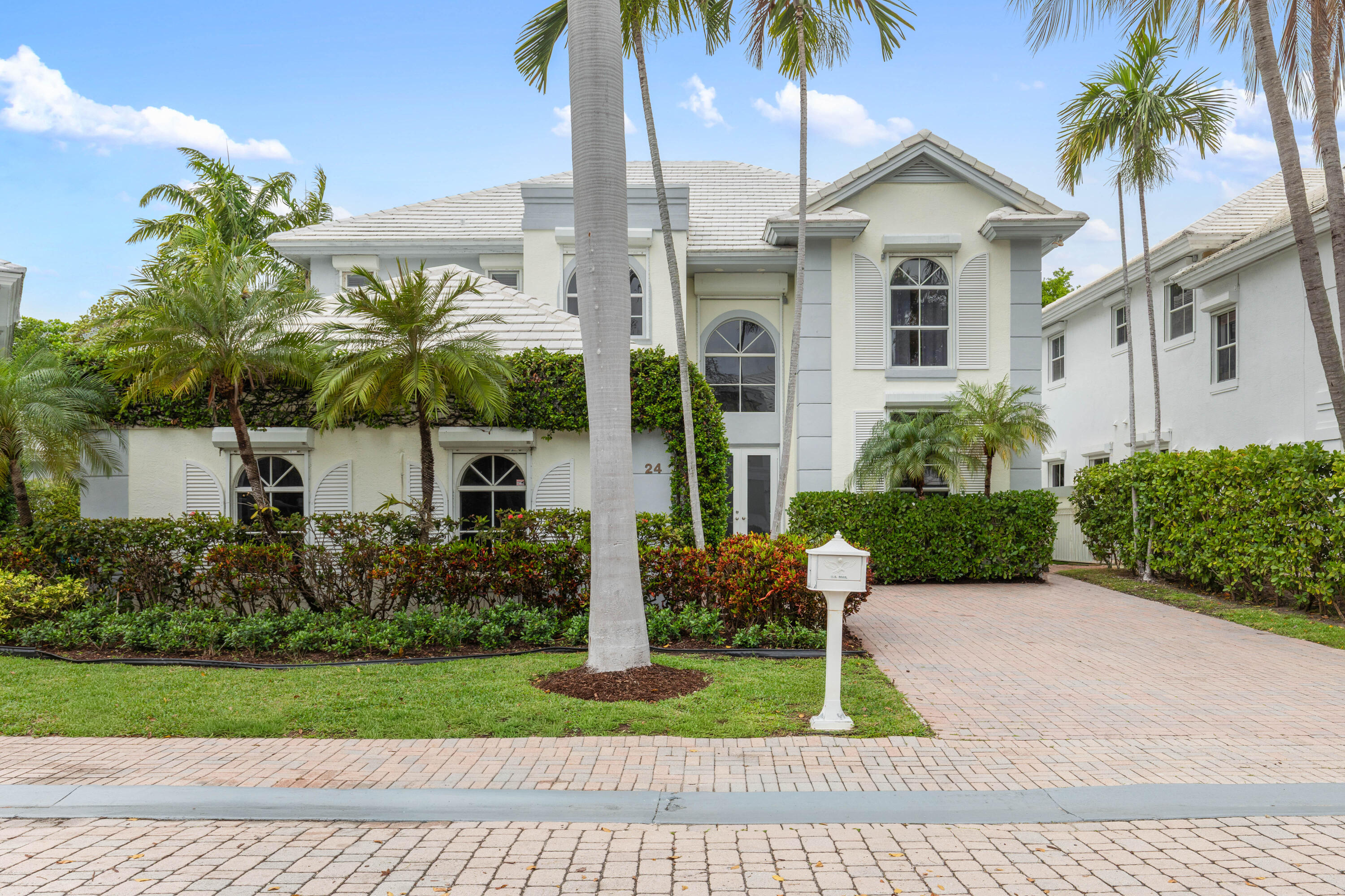 24 Grand Bay Estates Key Biscayne, FL 33149