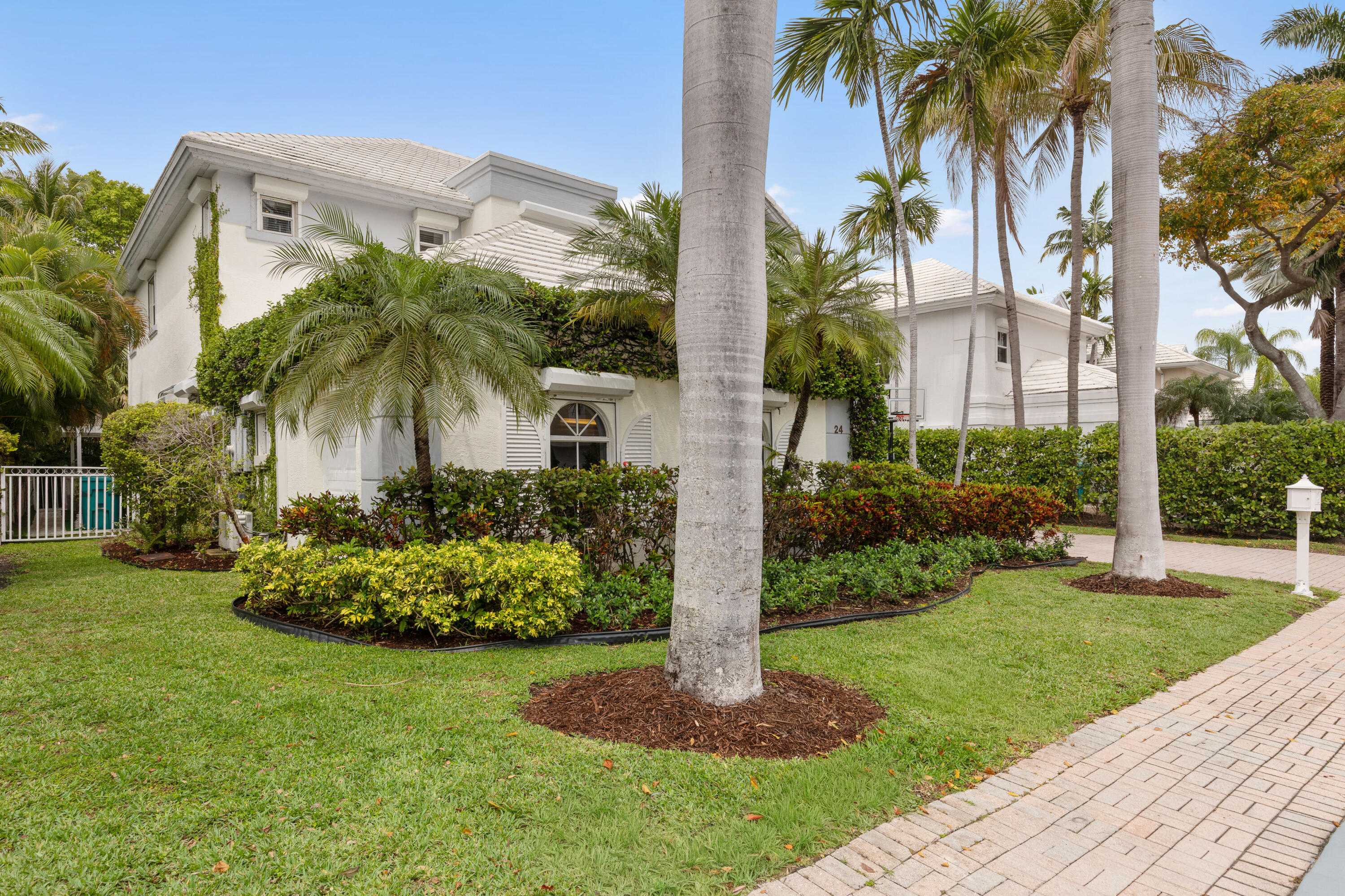 24 Grand Bay Estates Key Biscayne, FL 33149