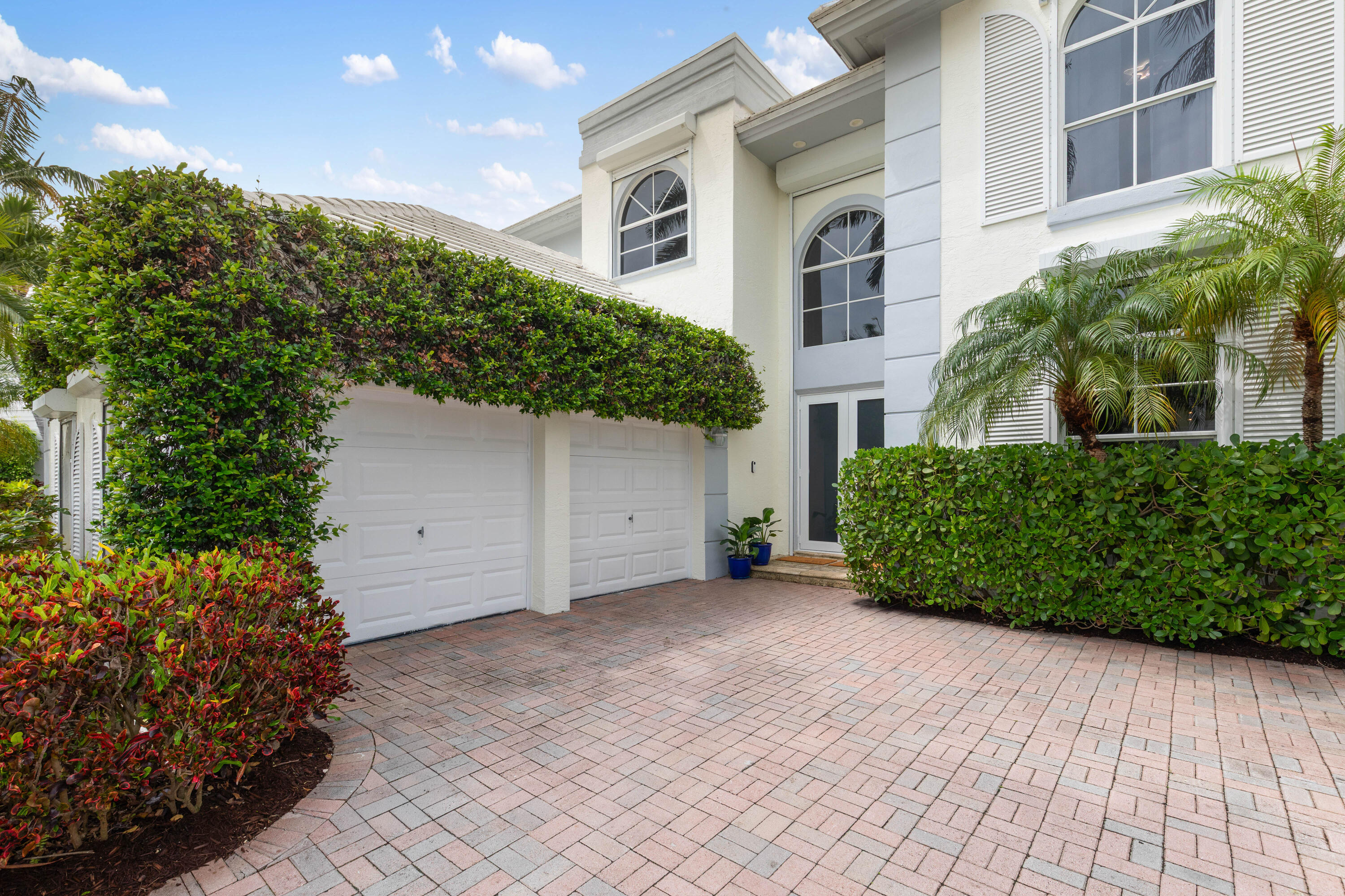 24 Grand Bay Estates Key Biscayne, FL 33149