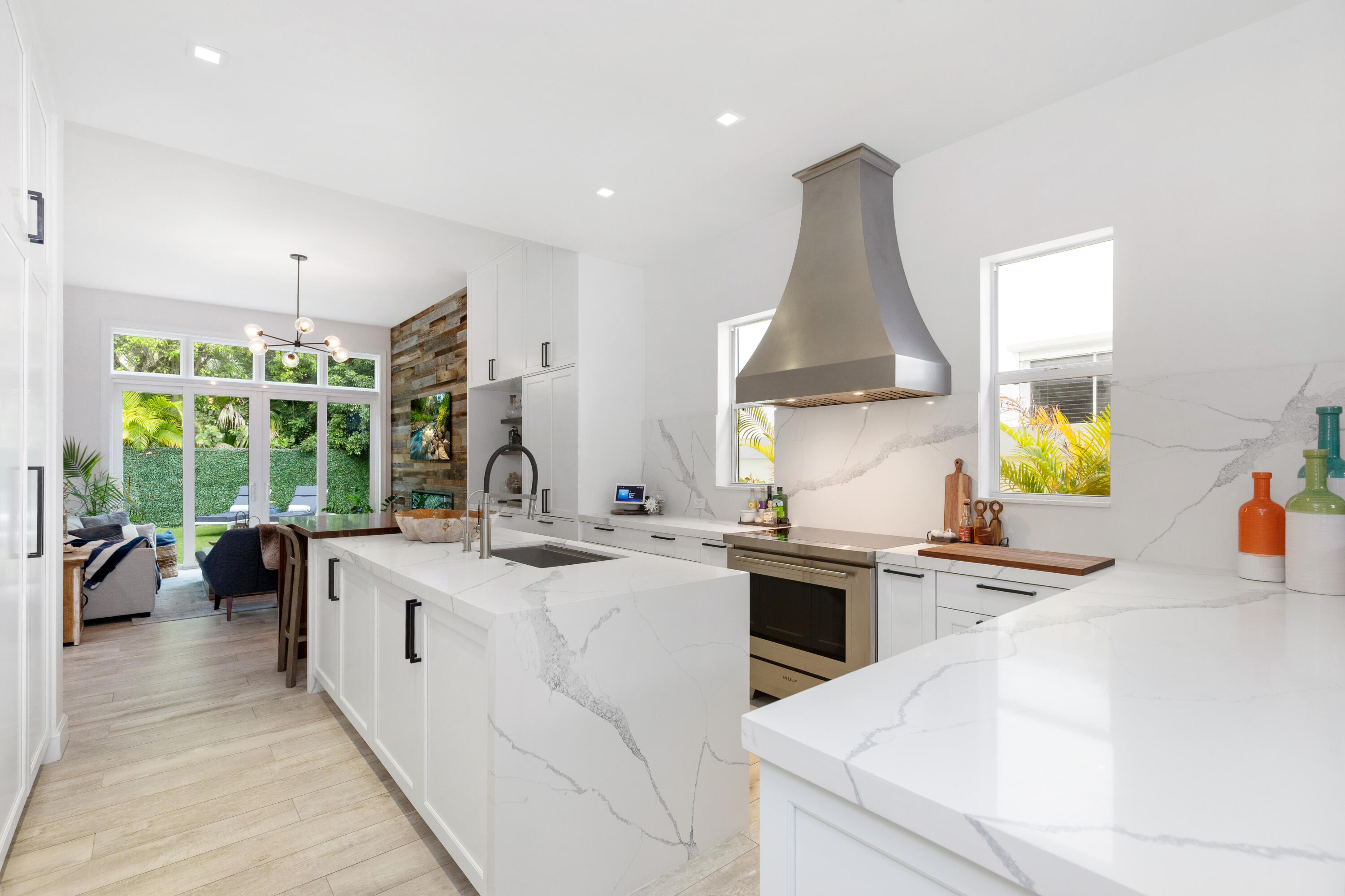 24 Grand Bay Estates Key Biscayne, FL 33149