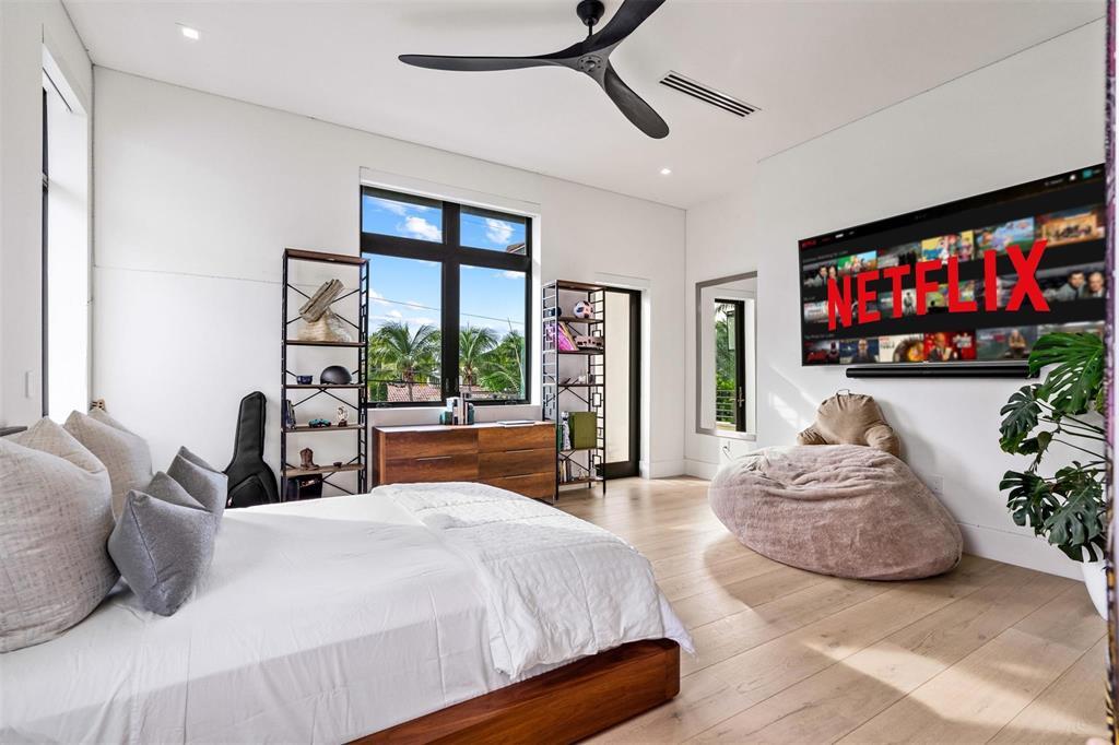 70 Isla Bahia Fort Lauderdale, FL 33316