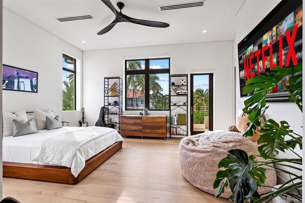 70 Isla Bahia Fort Lauderdale, FL 33316