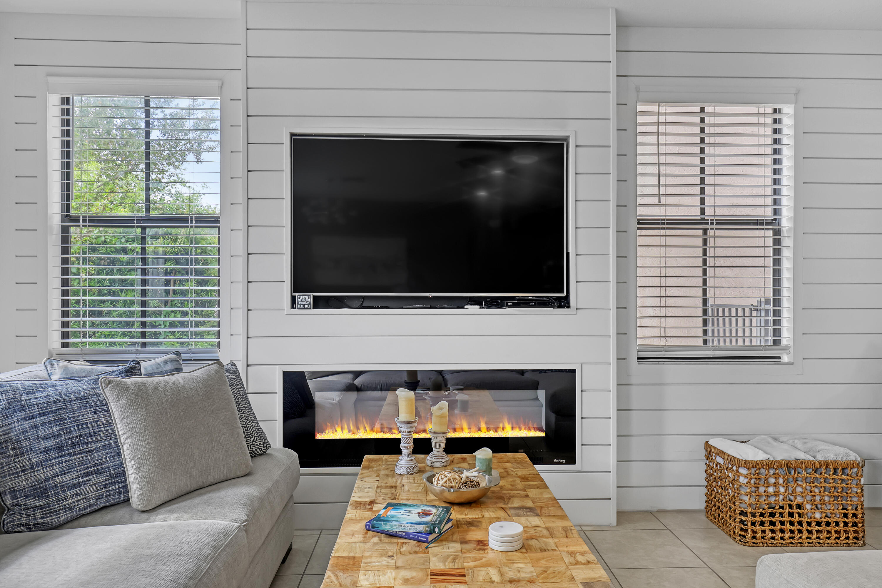 5024 Laurel Oak Riviera Beach, FL 33410