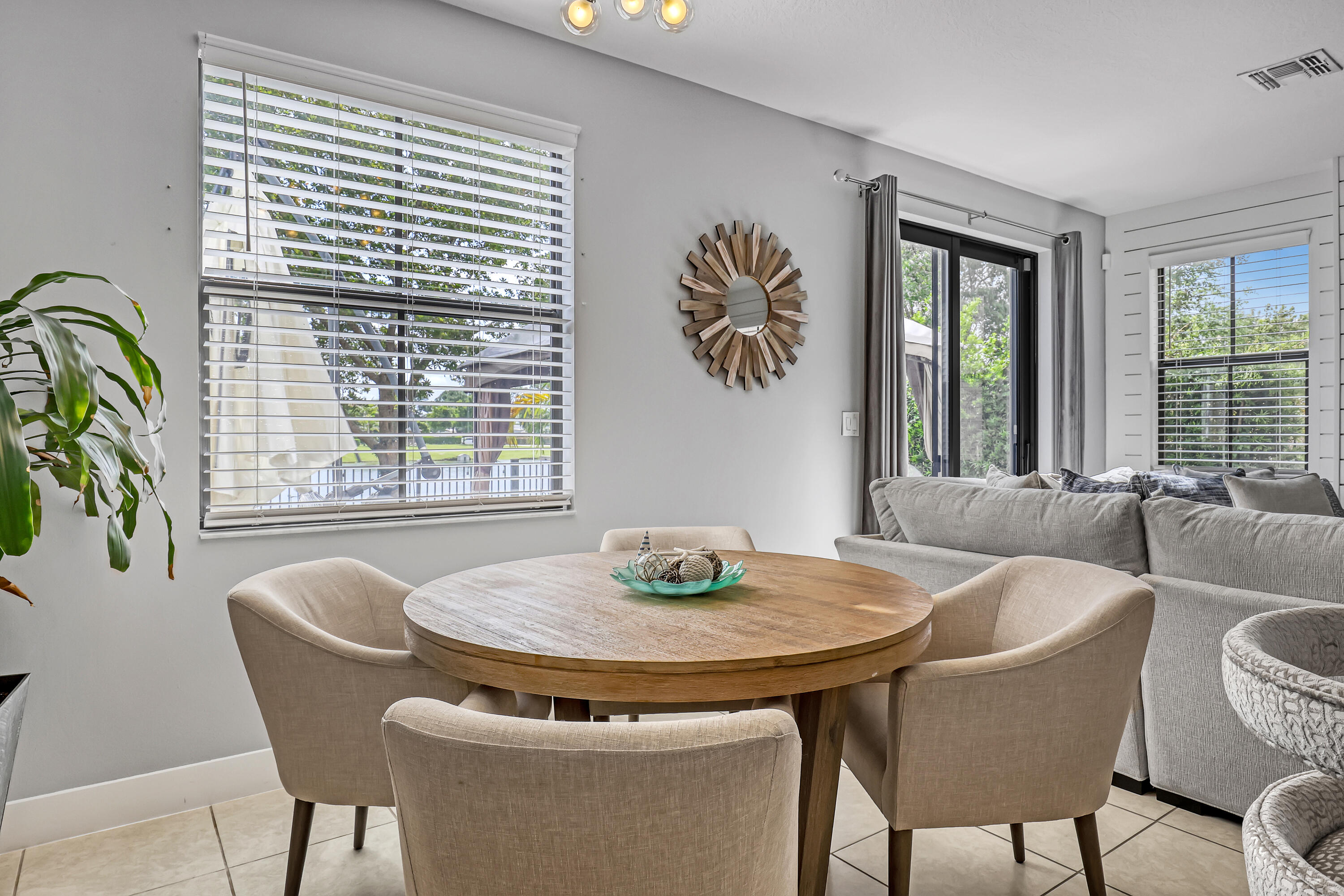 5024 Laurel Oak Riviera Beach, FL 33410