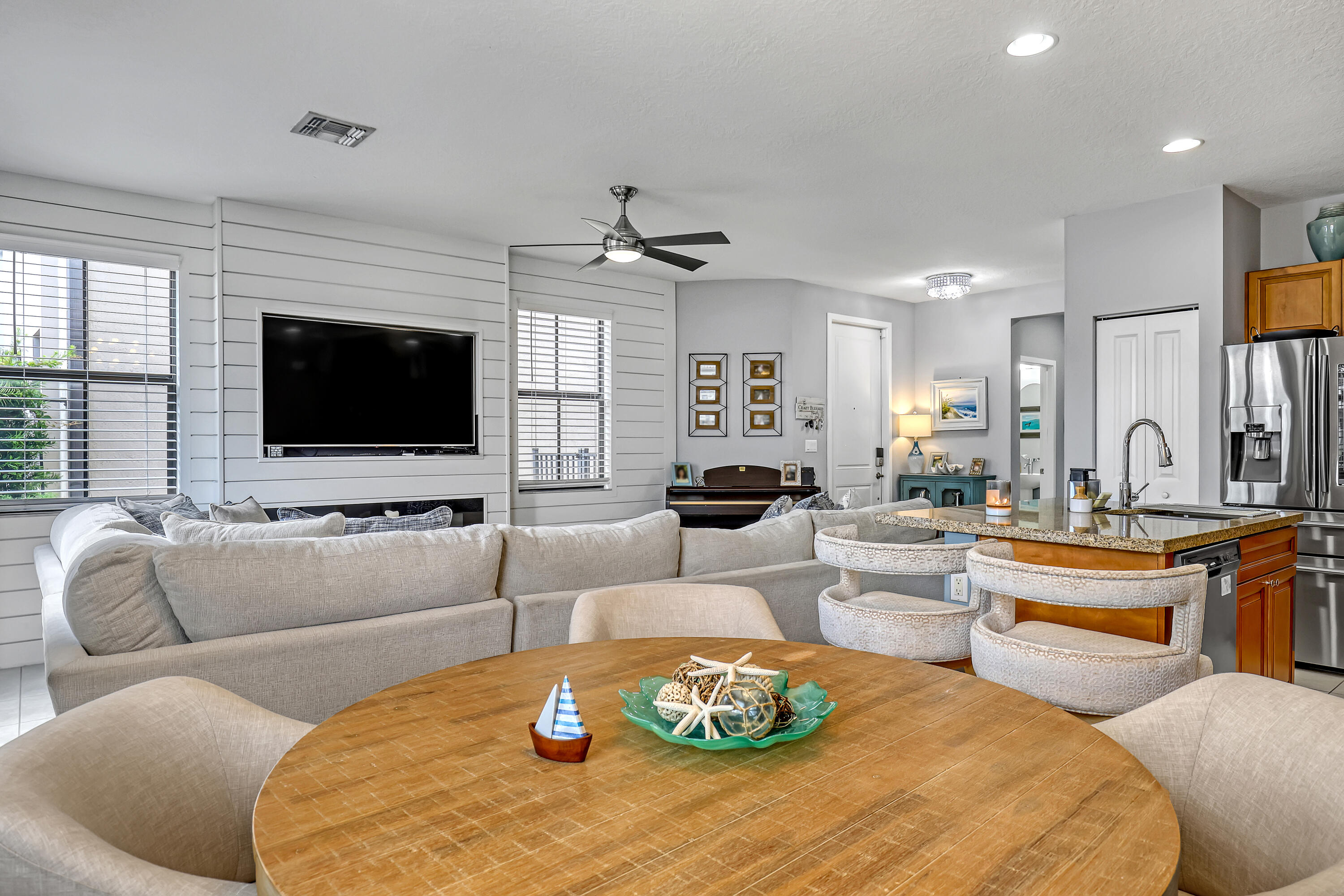 5024 Laurel Oak Riviera Beach, FL 33410