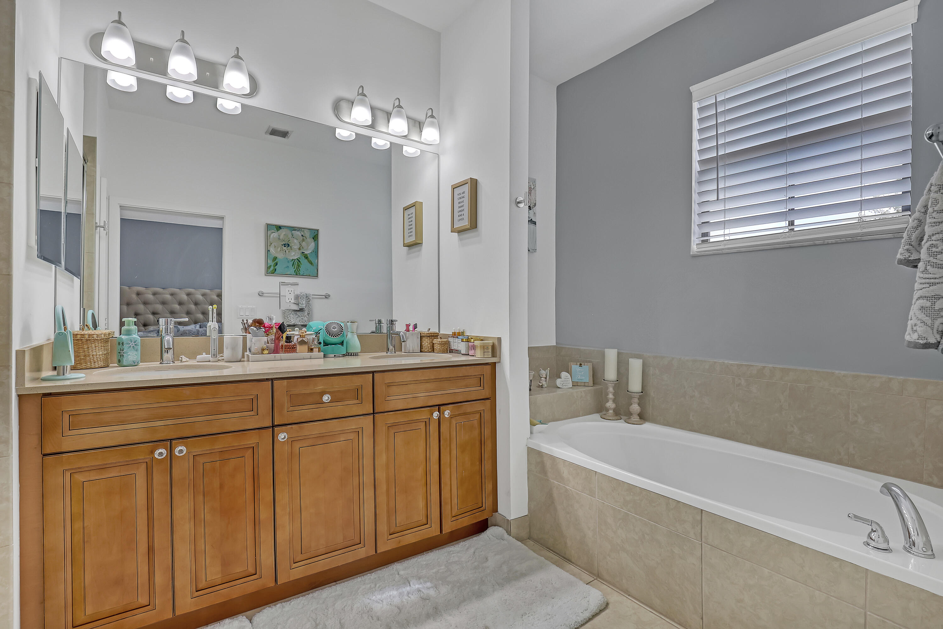 5024 Laurel Oak Riviera Beach, FL 33410