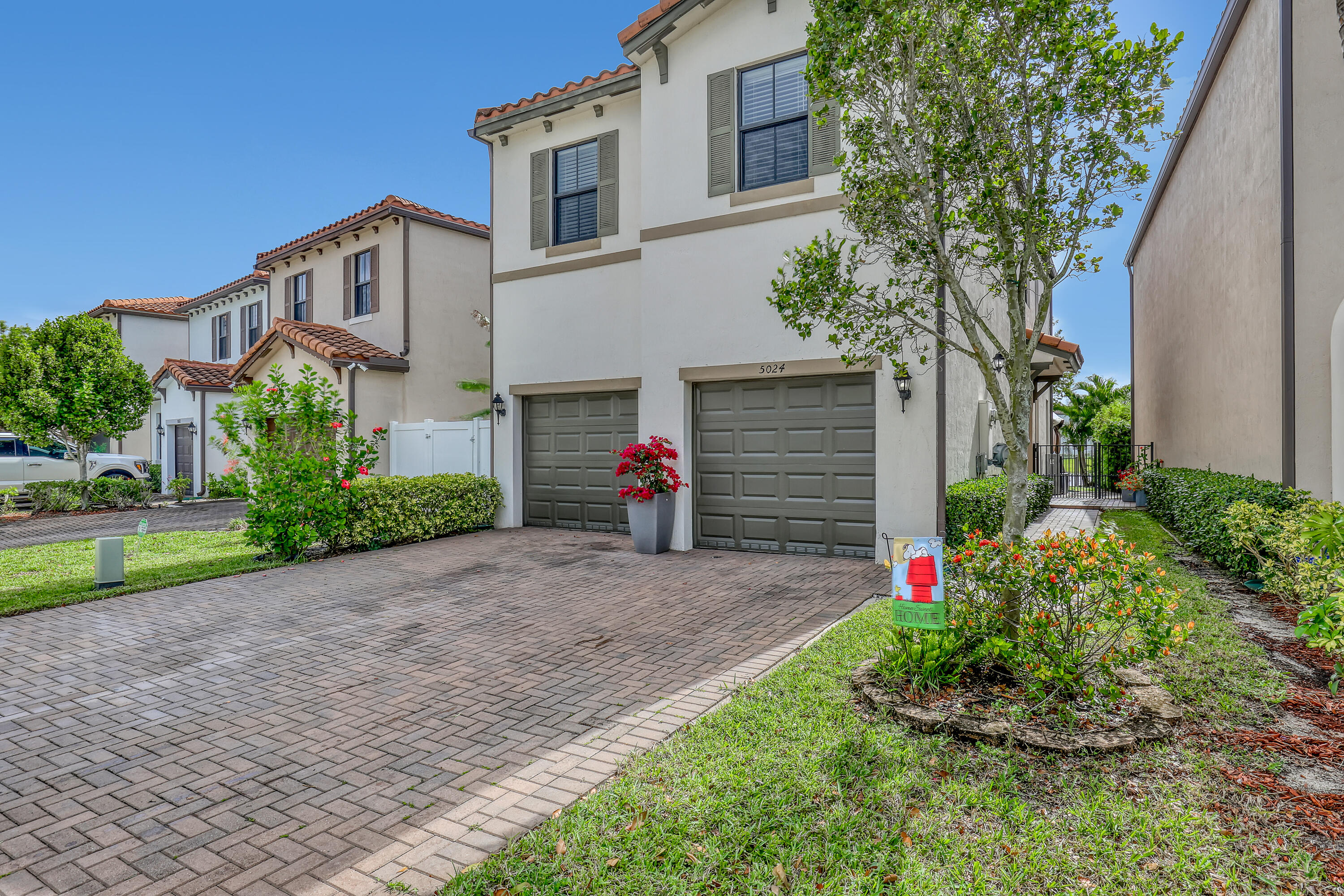 5024 Laurel Oak Riviera Beach, FL 33410