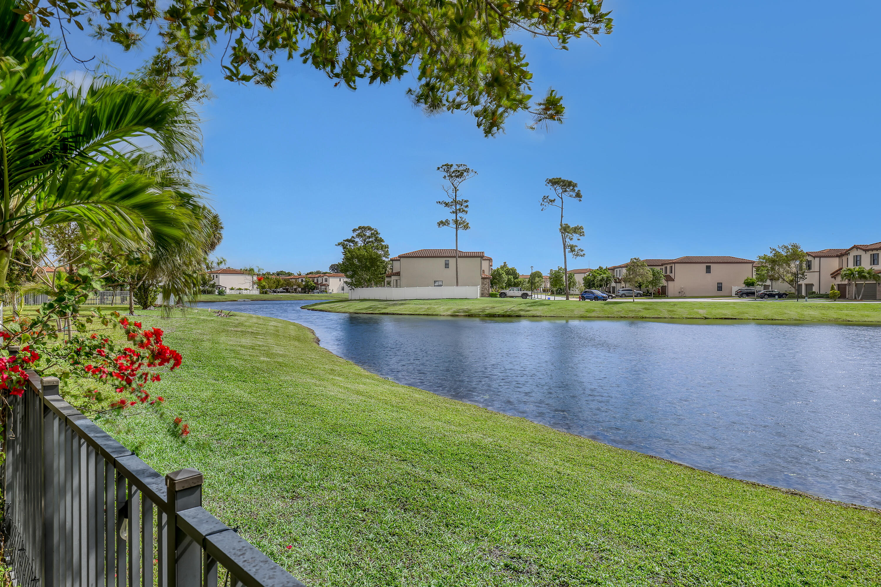 5024 Laurel Oak Riviera Beach, FL 33410