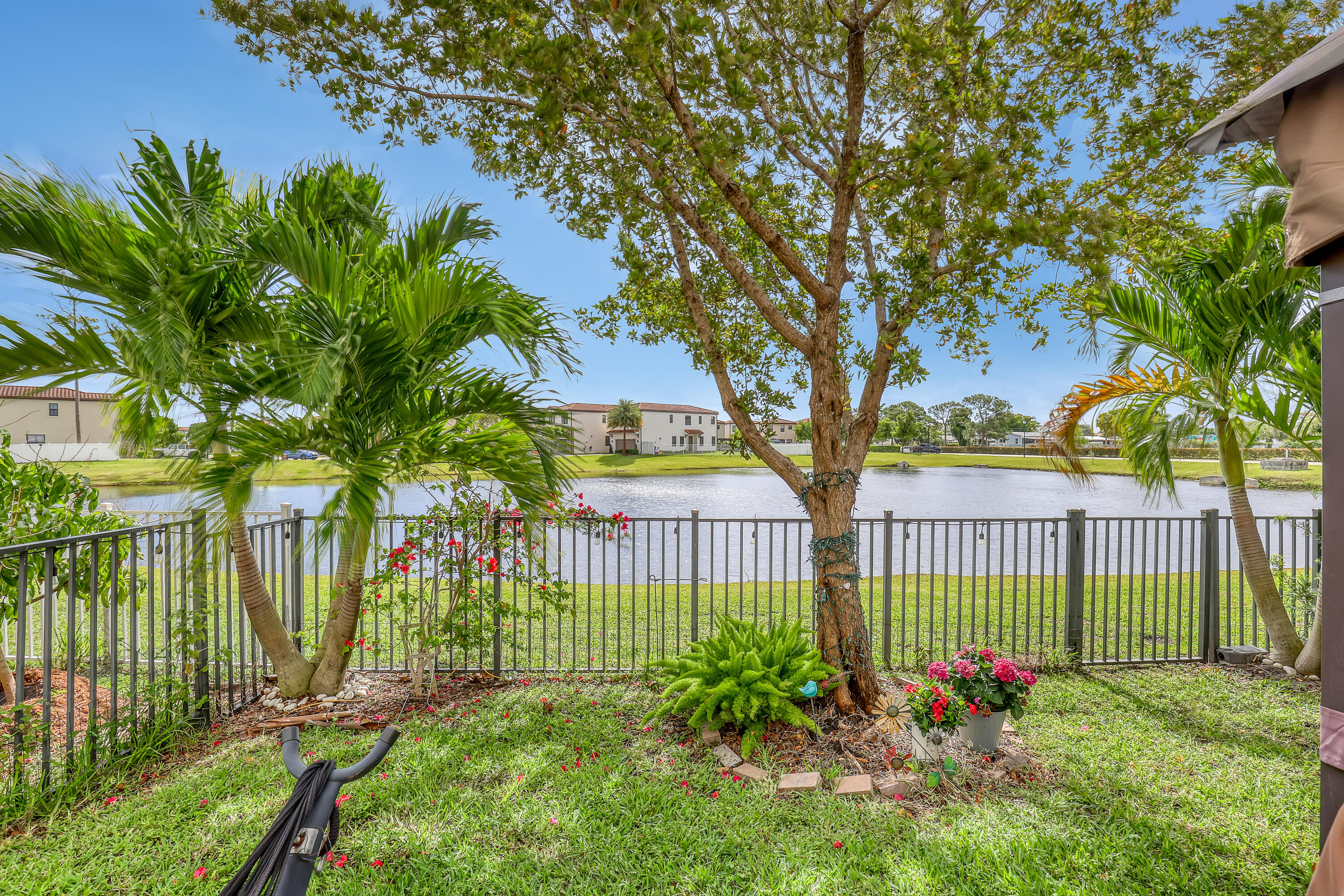 5024 Laurel Oak Riviera Beach, FL 33410