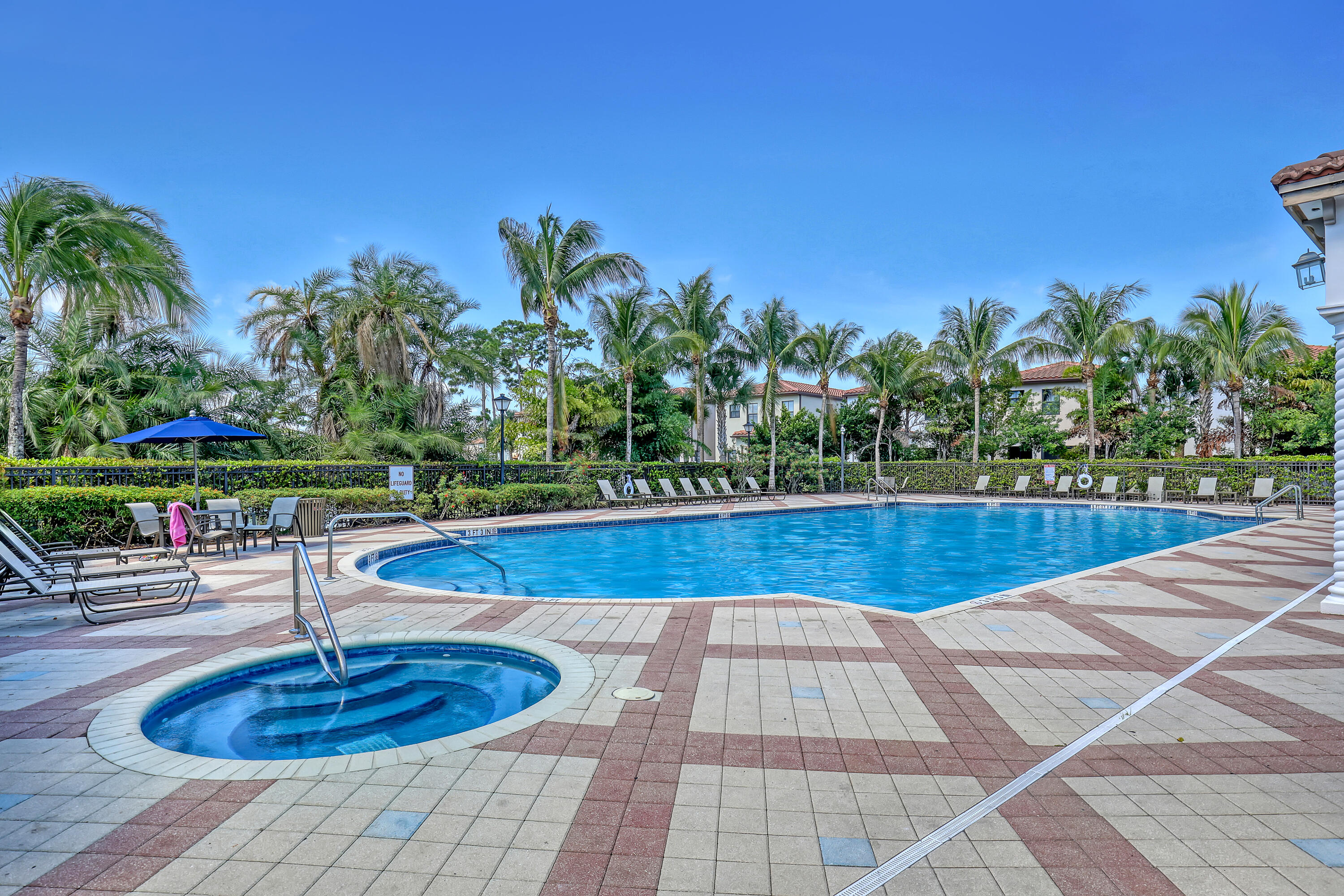 5024 Laurel Oak Riviera Beach, FL 33410