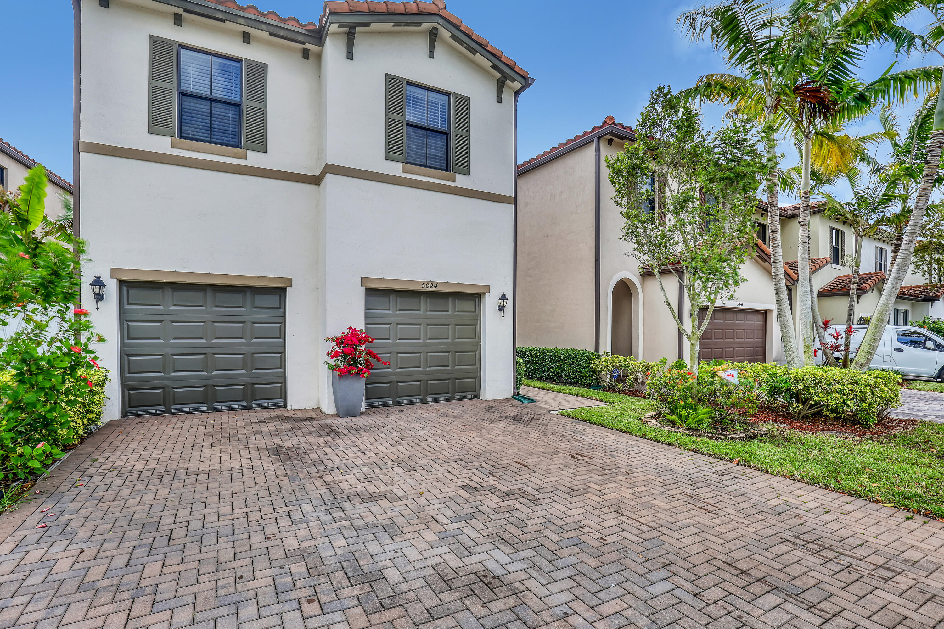 5024 Laurel Oak Riviera Beach, FL 33410