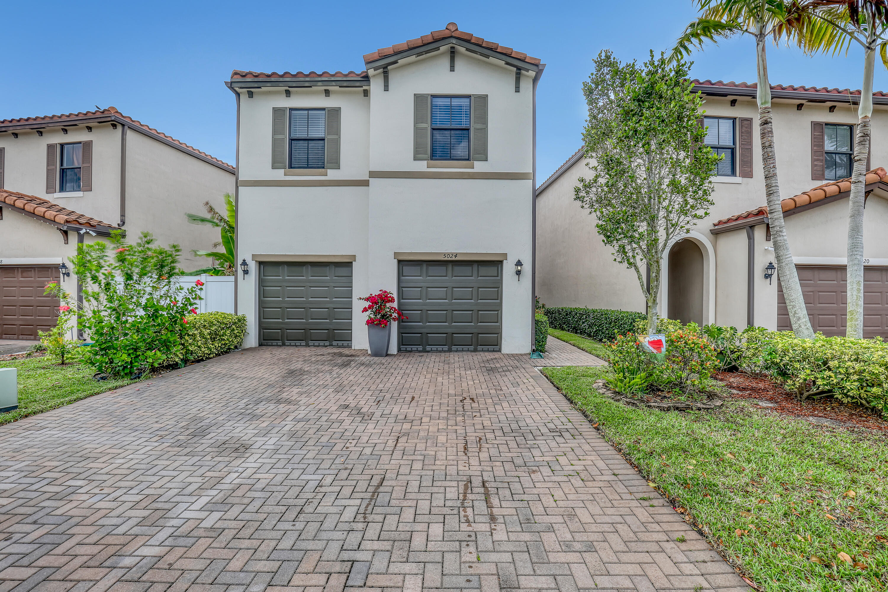 5024 Laurel Oak Riviera Beach, FL 33410