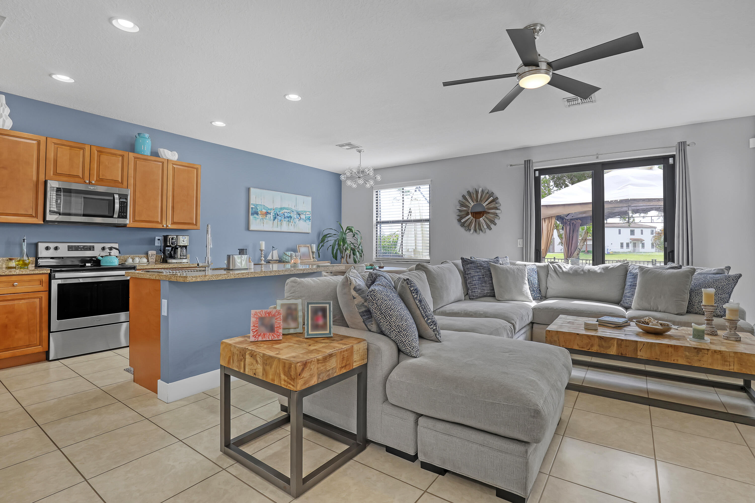 5024 Laurel Oak Riviera Beach, FL 33410