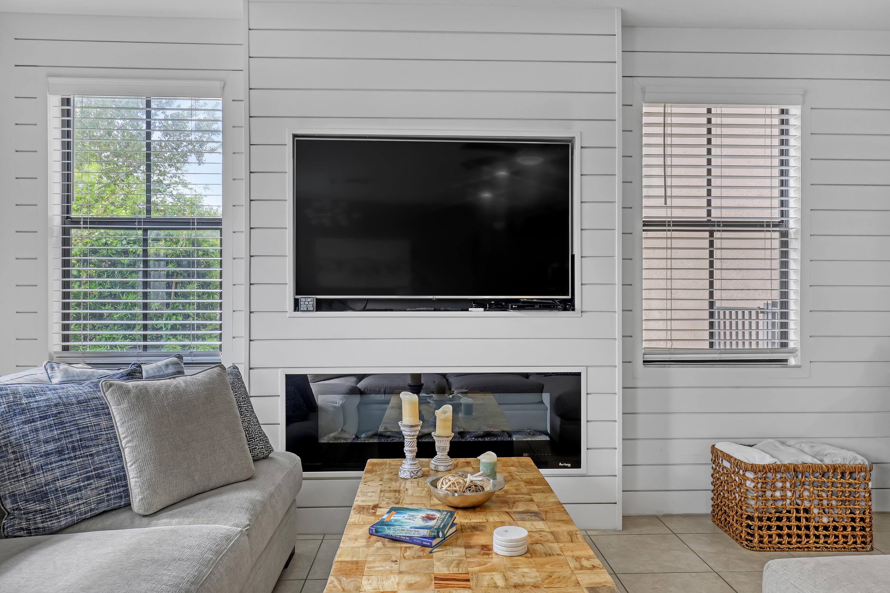 5024 Laurel Oak Riviera Beach, FL 33410