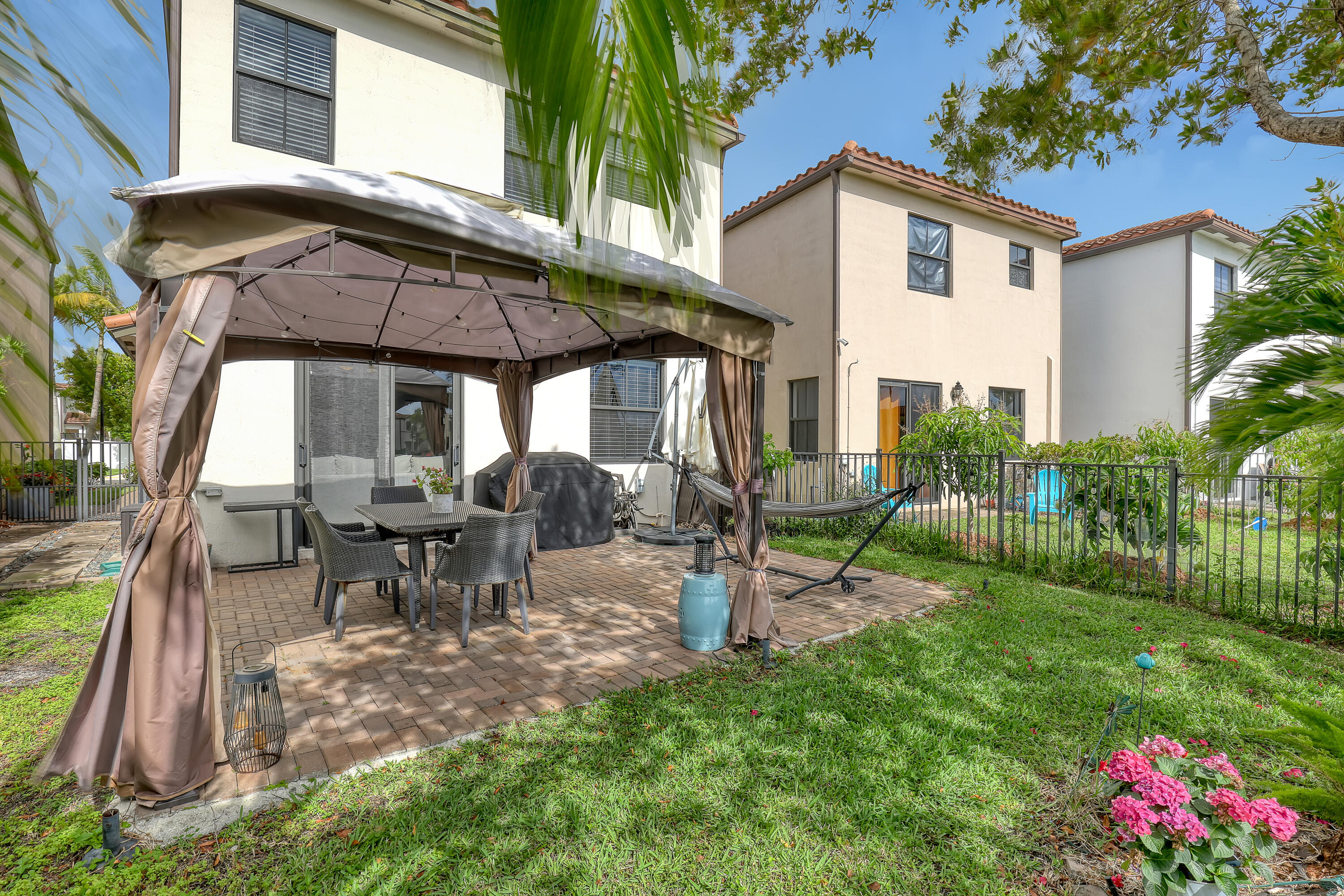 5024 Laurel Oak Riviera Beach, FL 33410