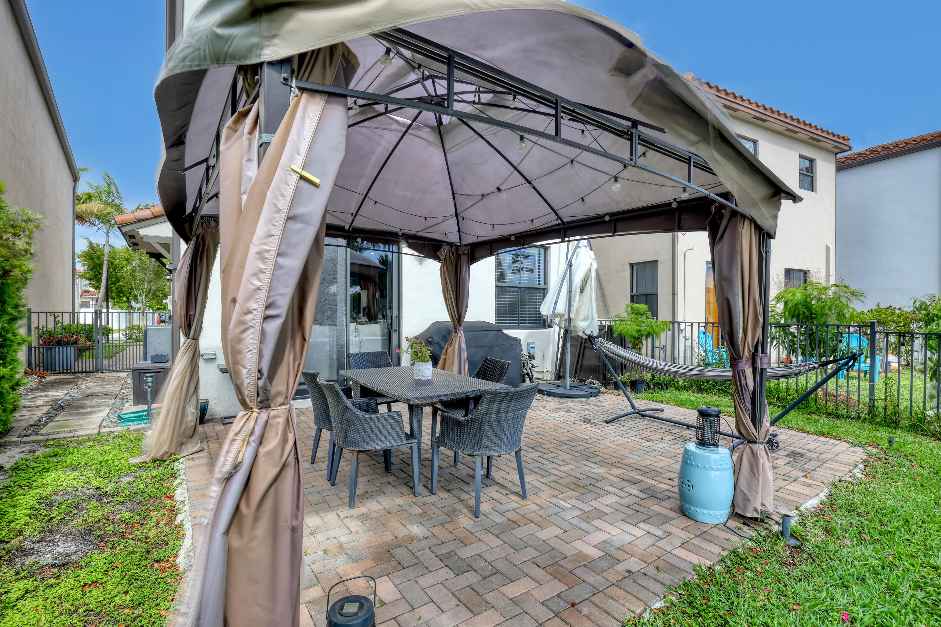 5024 Laurel Oak Riviera Beach, FL 33410