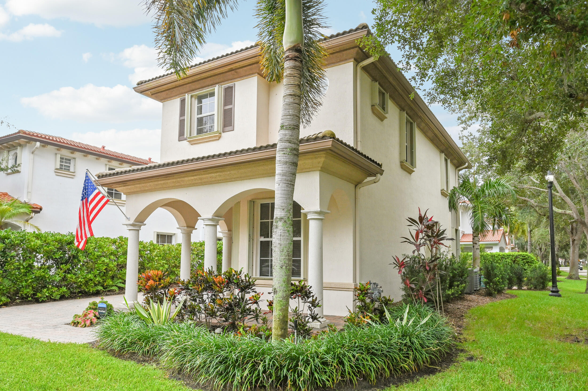 654 Castle Dr