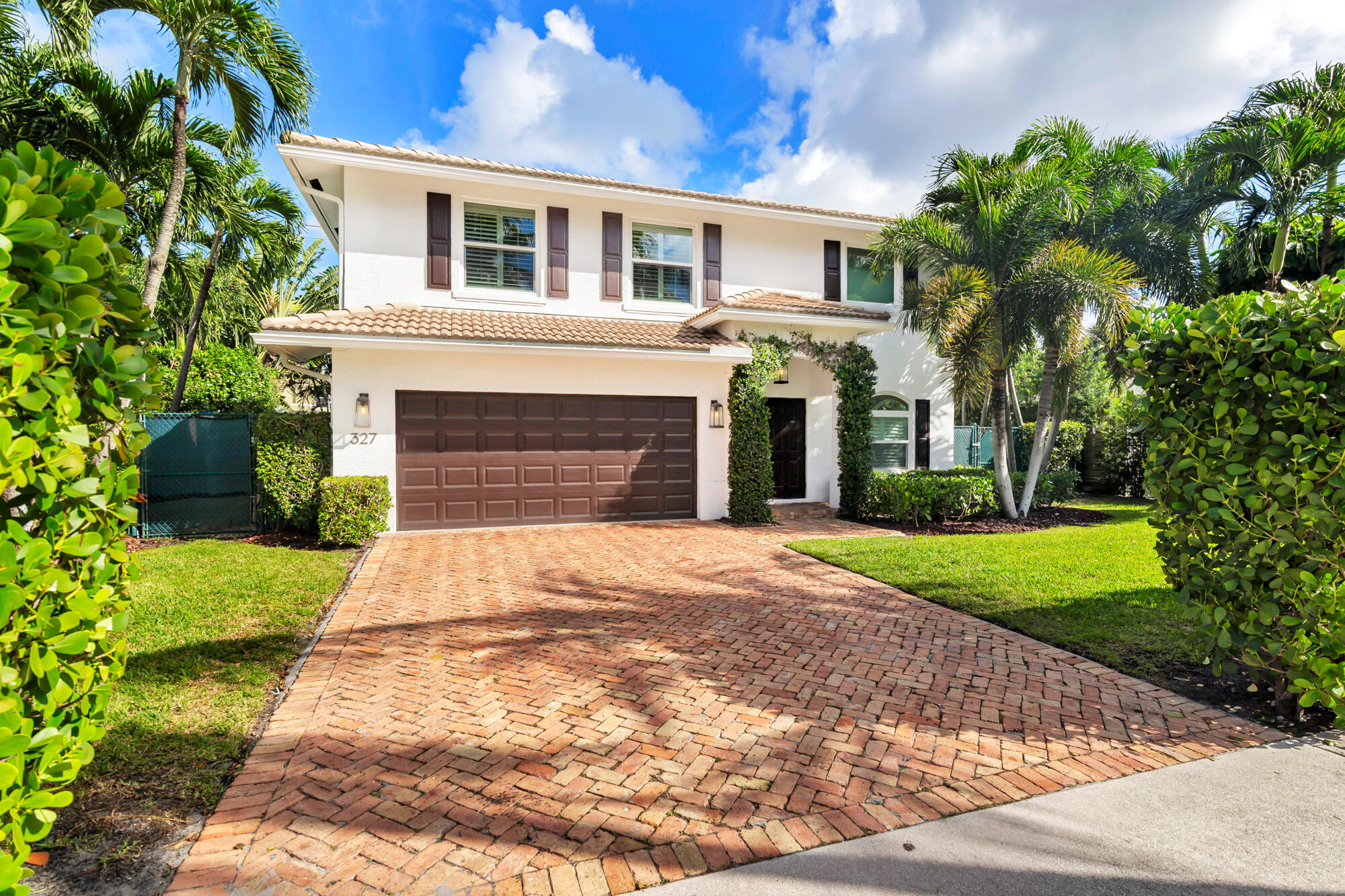 327 Monceaux Rd