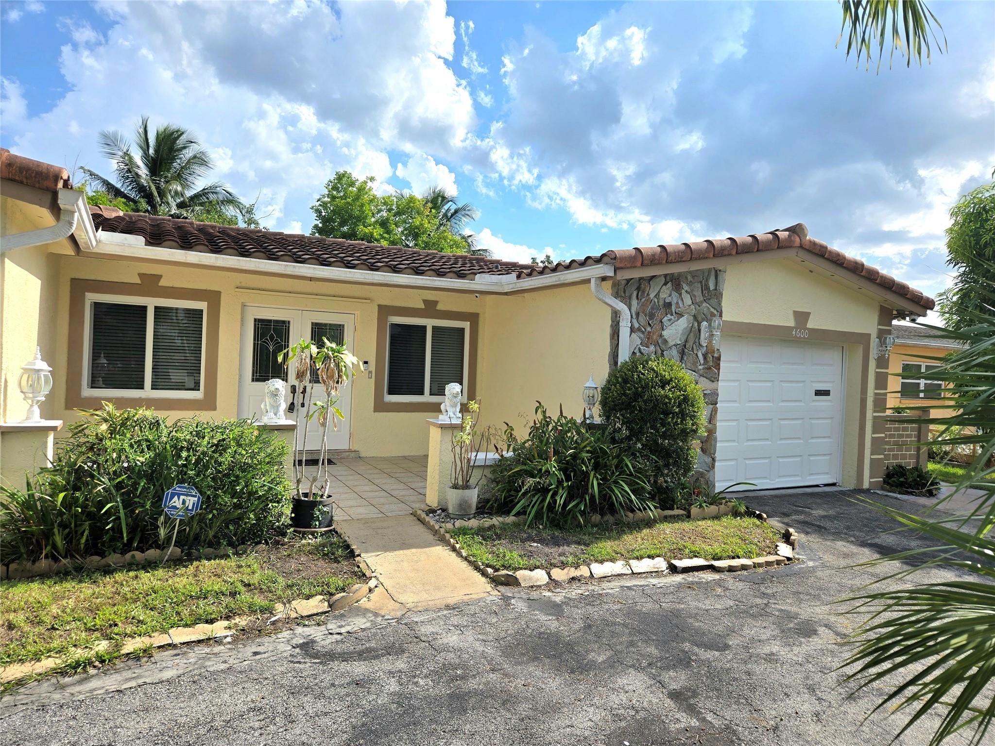 4600 NW 39th St,Lauderdale Lakes, FL 33319