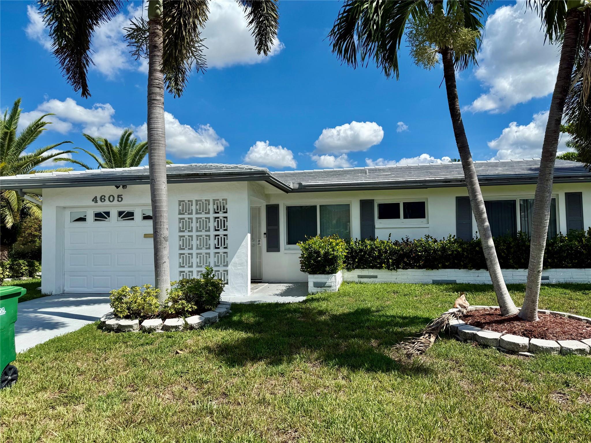 4605 NW 49th St