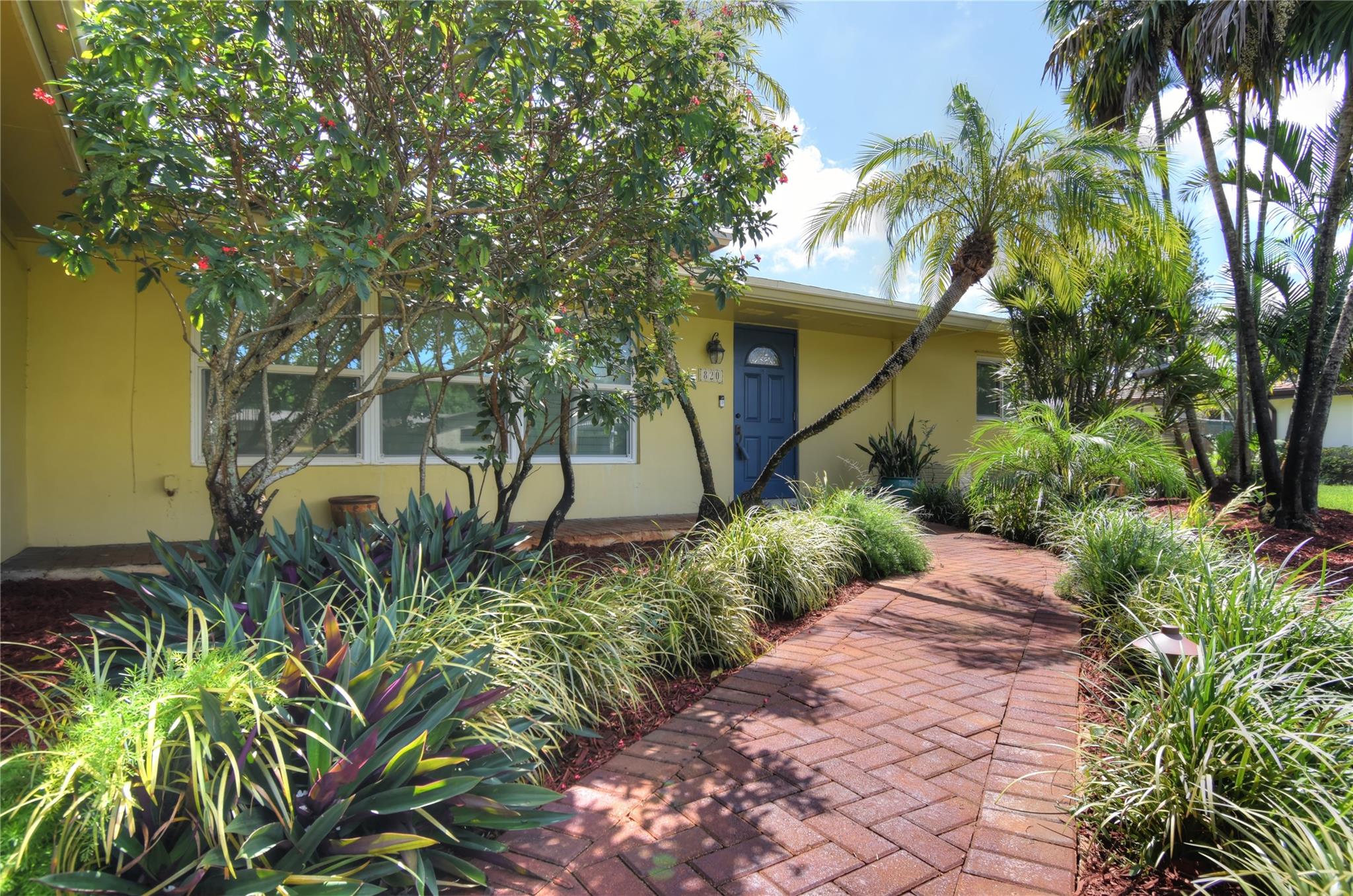 820 Alamanda Ct
