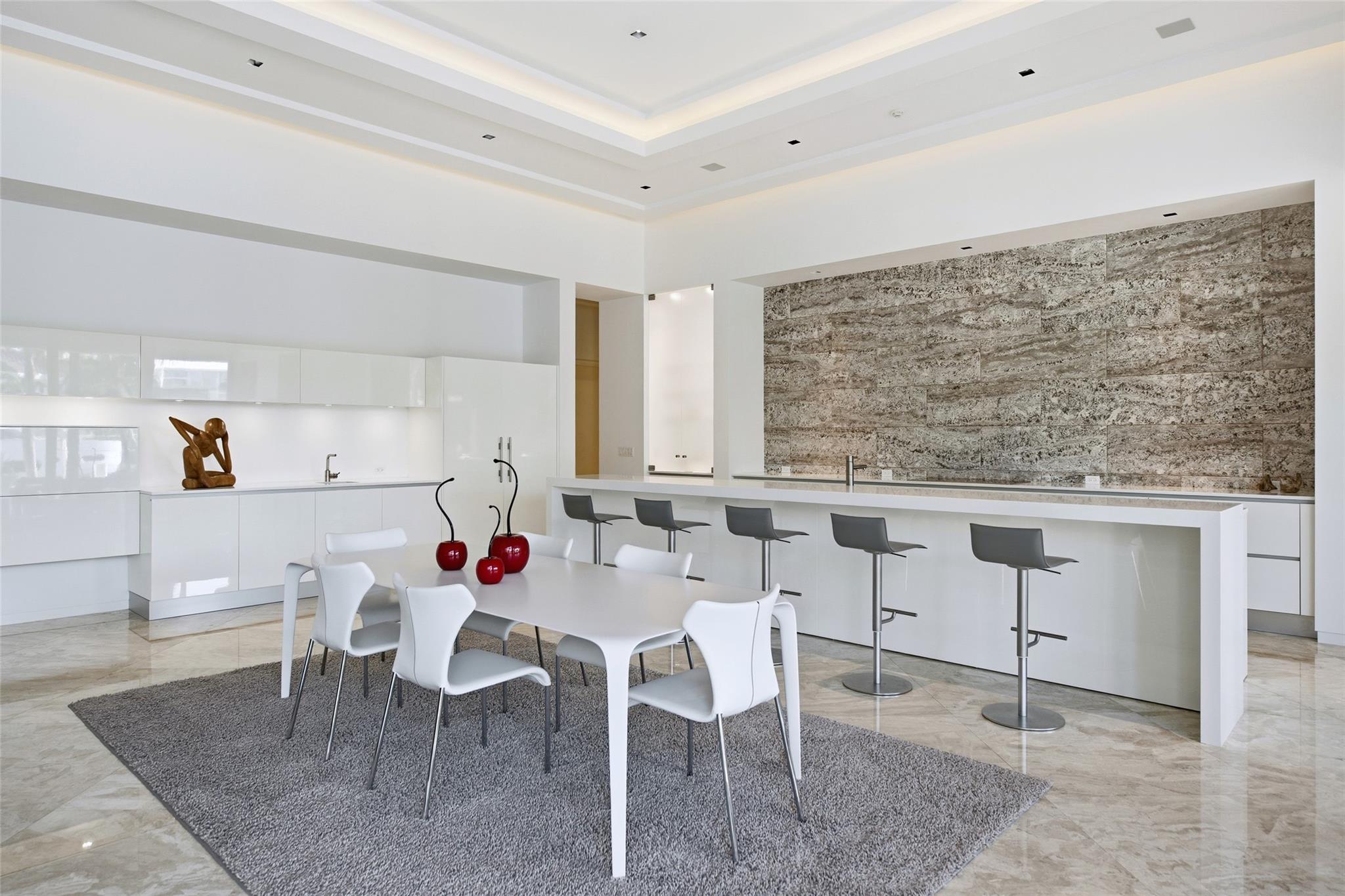 2530 Lucille Dr Fort Lauderdale, FL 33316