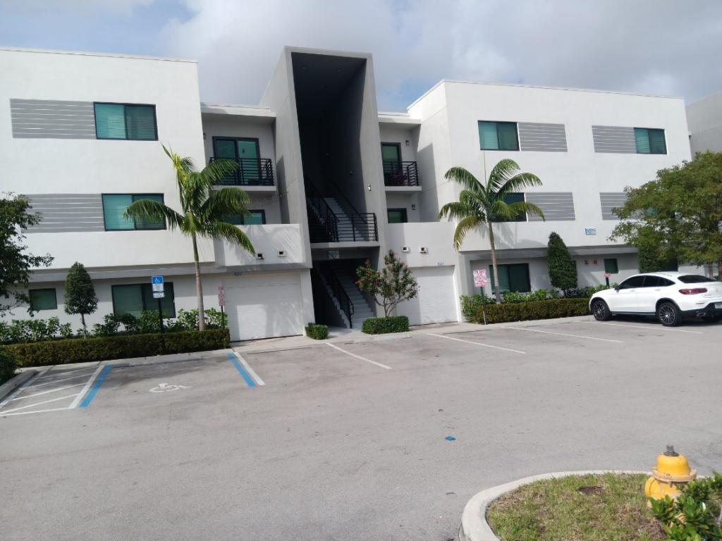 3050 NW 68th St #2205