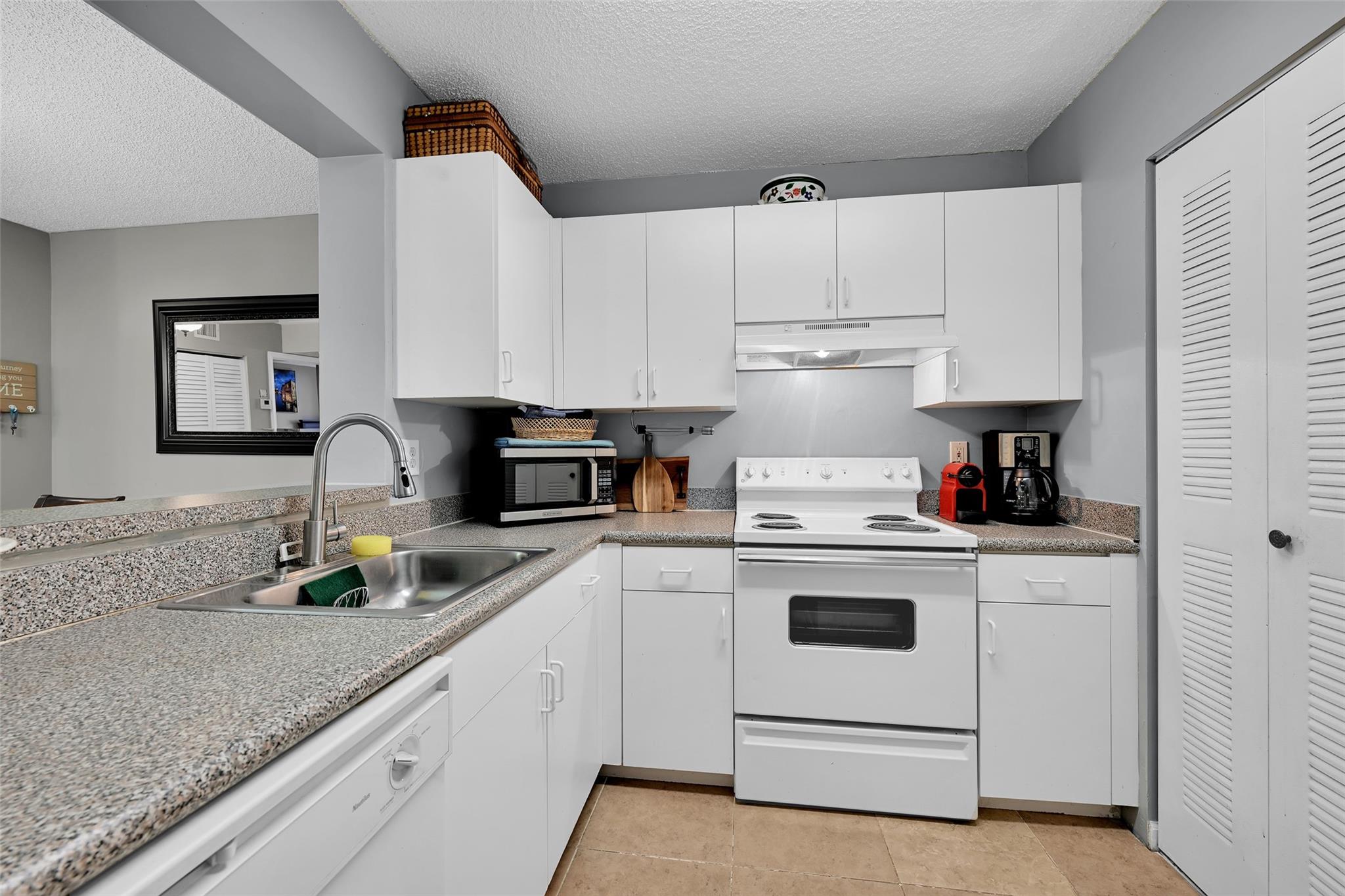 2711 Ocean Clb Blvd #204 Hollywood, FL 33019