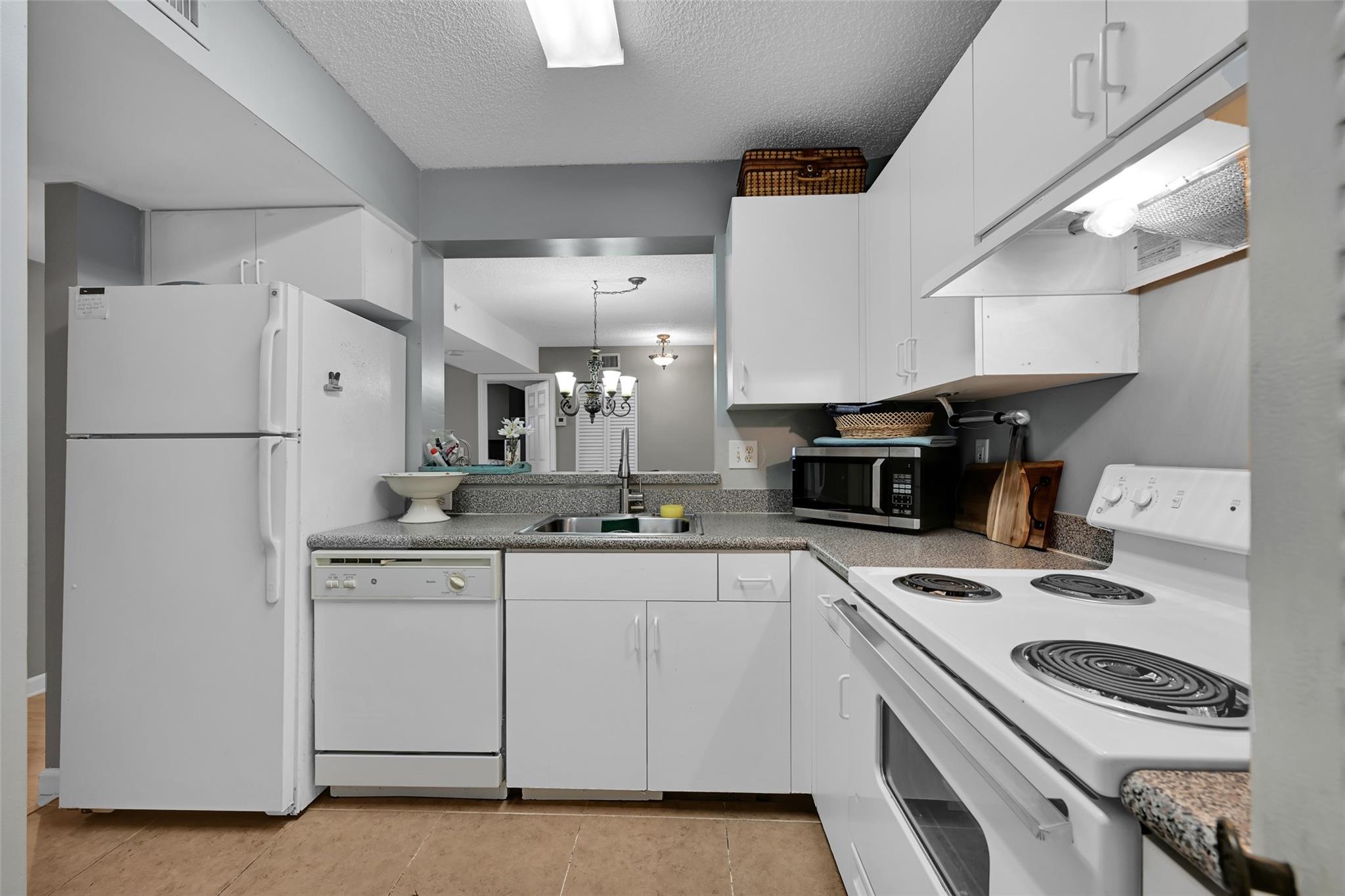 2711 Ocean Clb Blvd #204 Hollywood, FL 33019