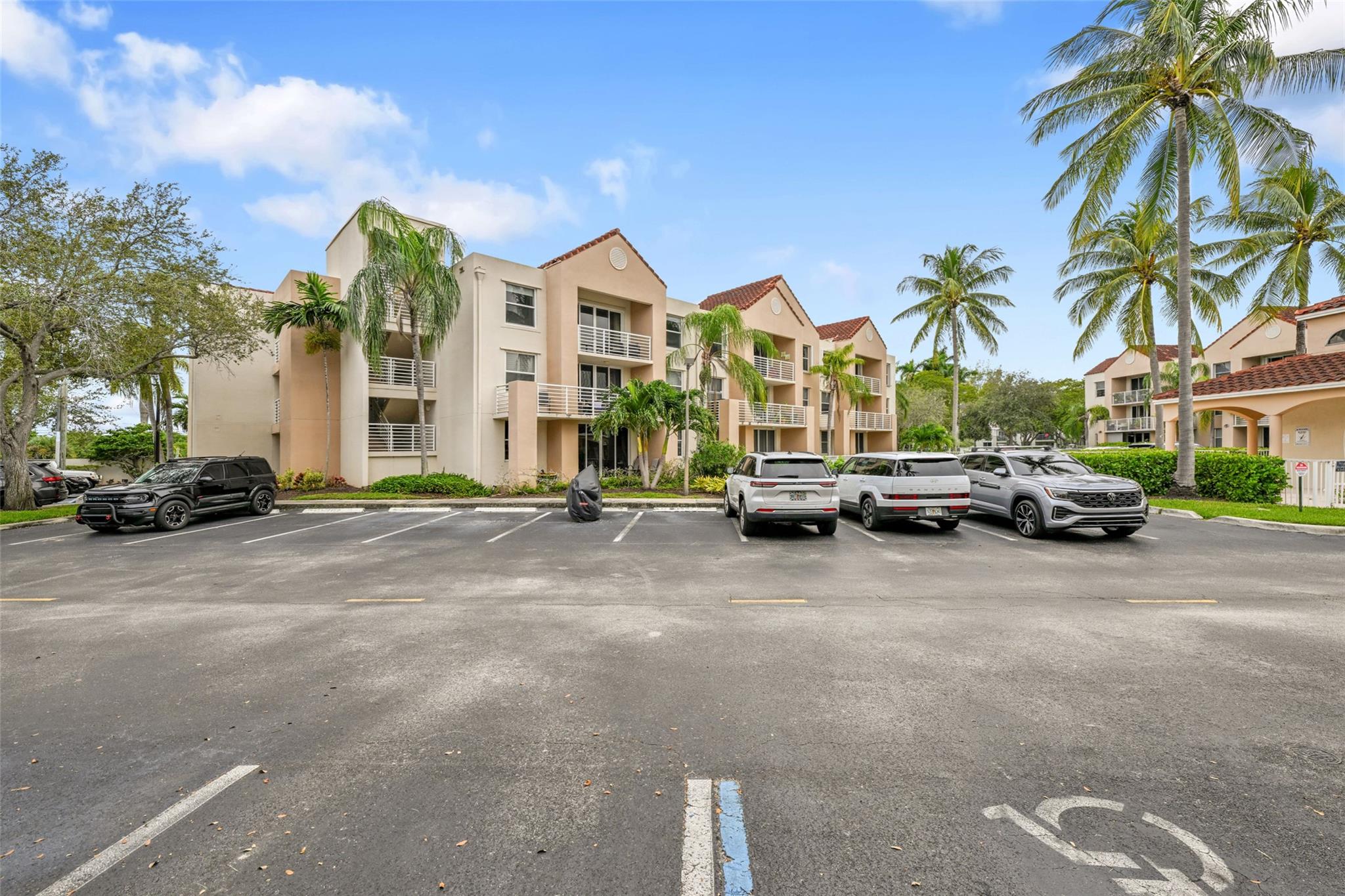 2711 Ocean Clb Blvd #204 Hollywood, FL 33019