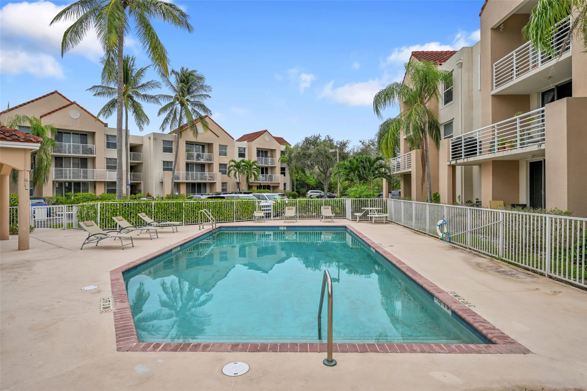 2711 Ocean Clb Blvd #204 Hollywood, FL 33019