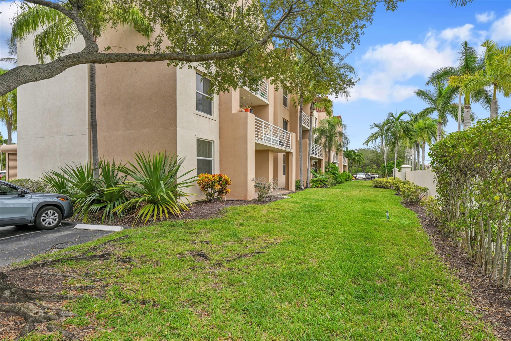 2711 Ocean Clb Blvd #204 Hollywood, FL 33019