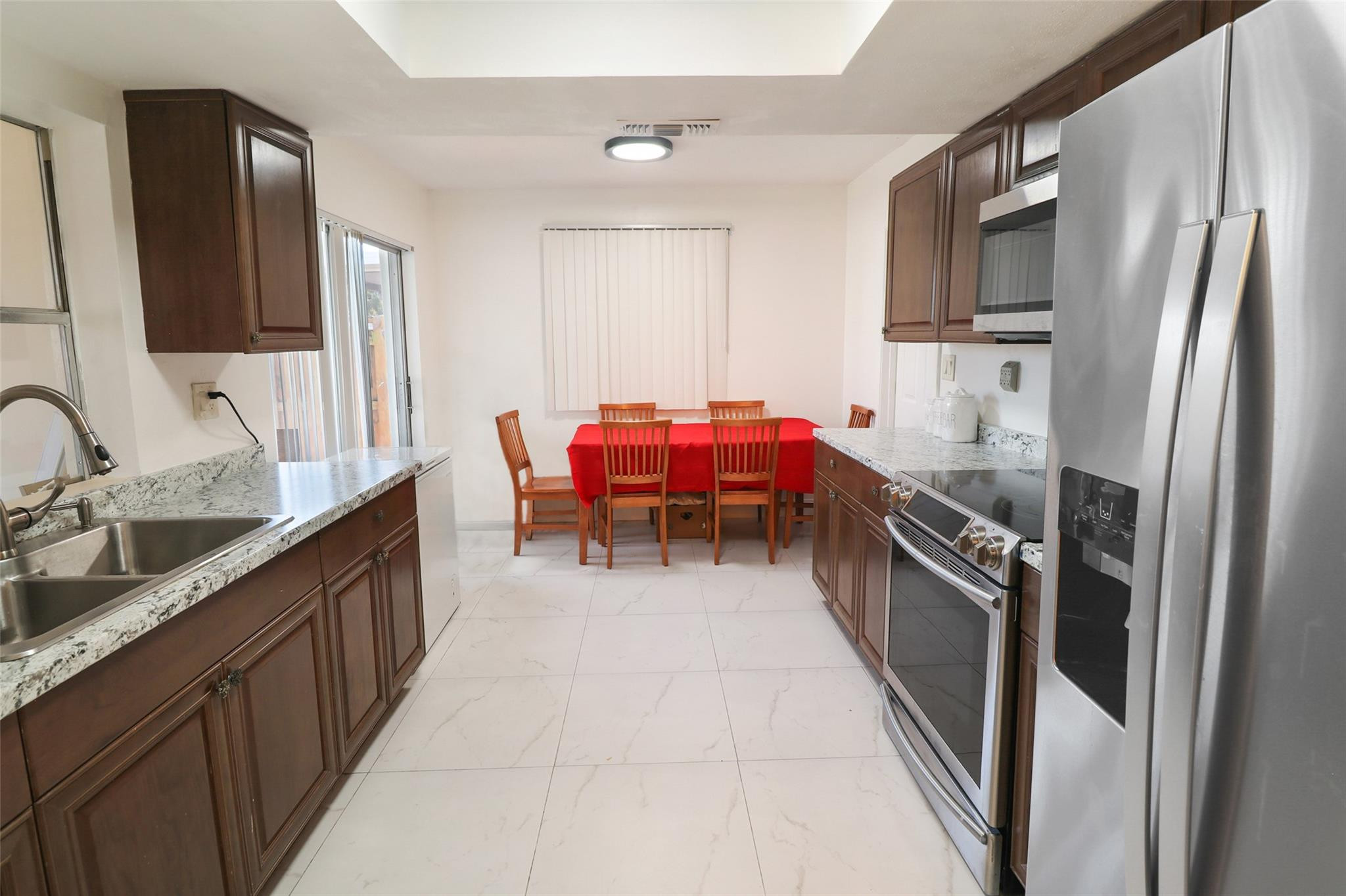 6715 NW 12th Margate, FL 33063