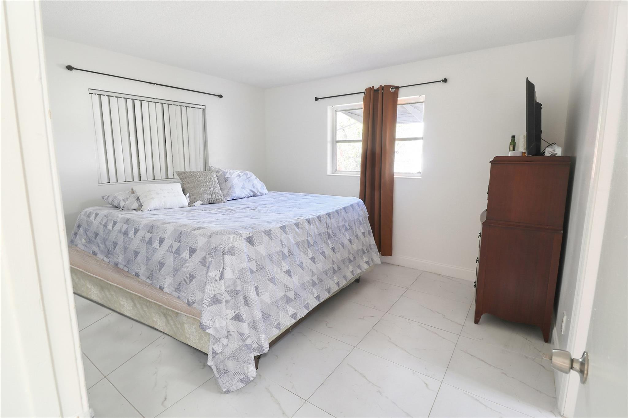 6715 NW 12th Margate, FL 33063