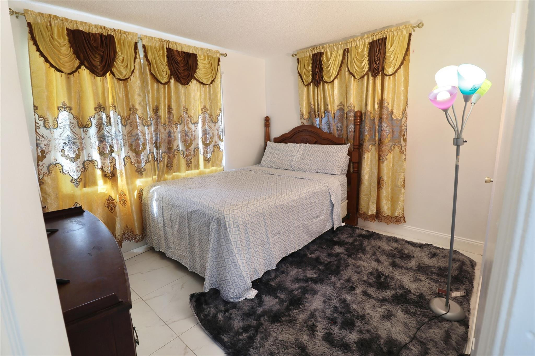 6715 NW 12th Margate, FL 33063