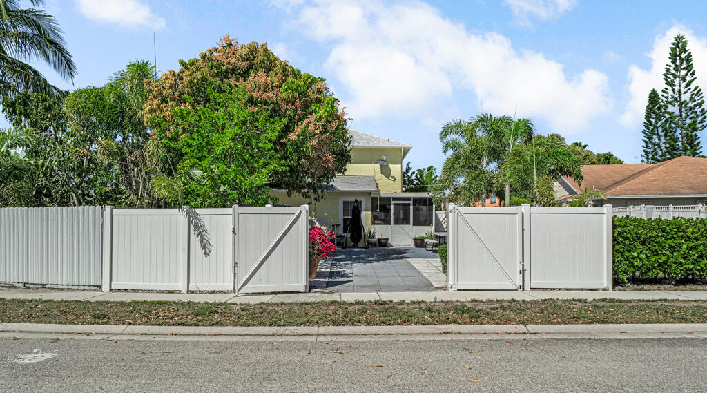 Undisclosed Address Boynton Beach, FL 33437