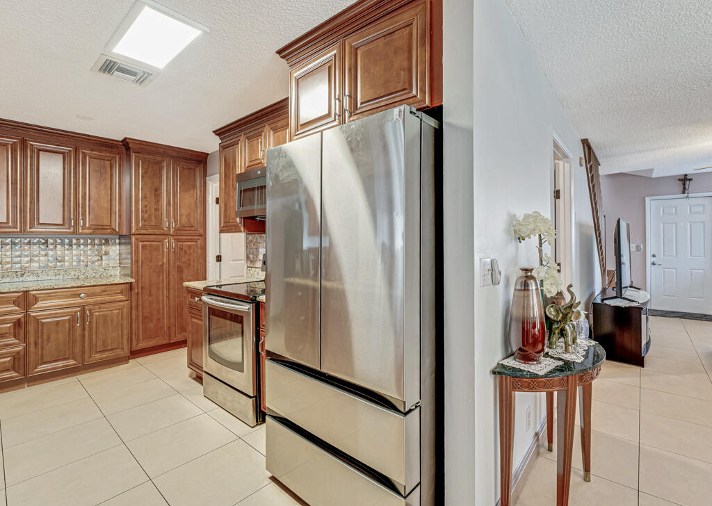 Undisclosed Address Boynton Beach, FL 33437