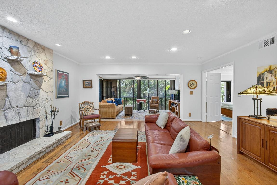 704 Clubhouse Jupiter, FL 33477