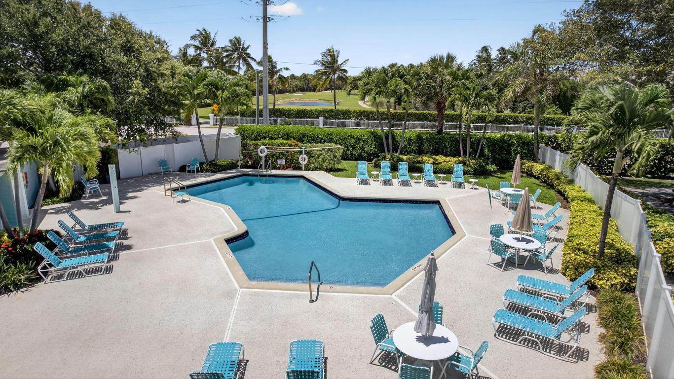 704 Clubhouse Jupiter, FL 33477